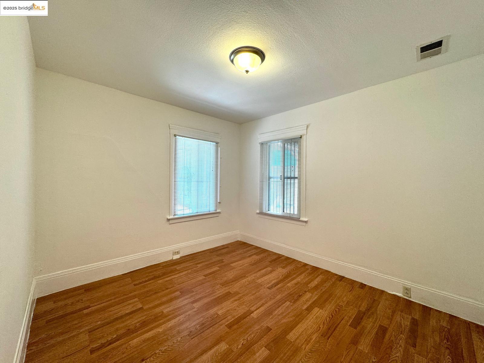 Detail Gallery Image 18 of 33 For 2101 13th Ave, Oakland,  CA 94606 - 3 Beds | 2 Baths