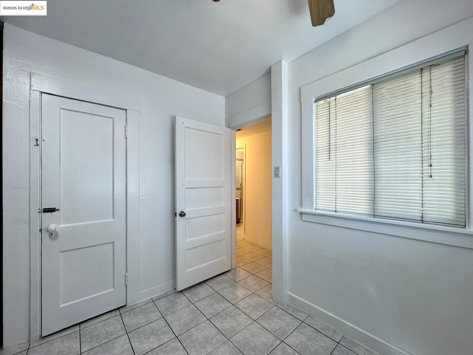 Detail Gallery Image 19 of 33 For 2101 13th Ave, Oakland,  CA 94606 - 3 Beds | 2 Baths
