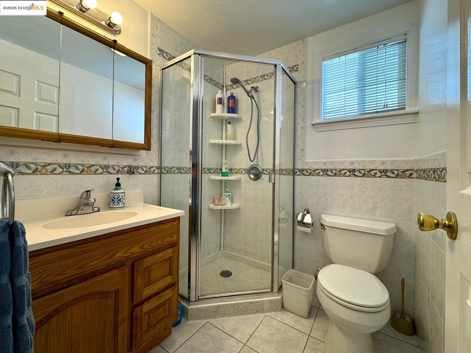 Detail Gallery Image 22 of 33 For 2101 13th Ave, Oakland,  CA 94606 - 3 Beds | 2 Baths