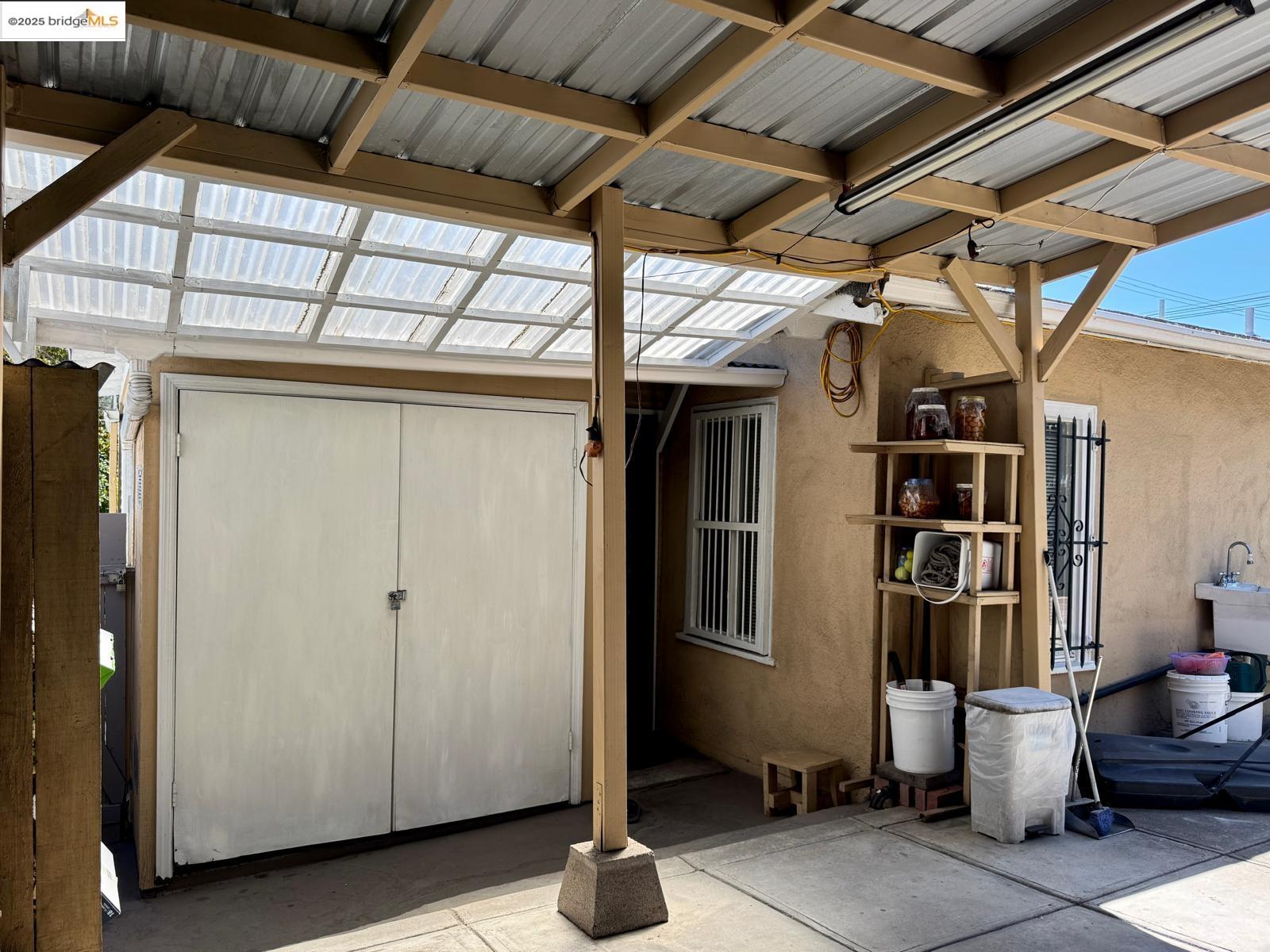 Detail Gallery Image 33 of 33 For 2101 13th Ave, Oakland,  CA 94606 - 3 Beds | 2 Baths