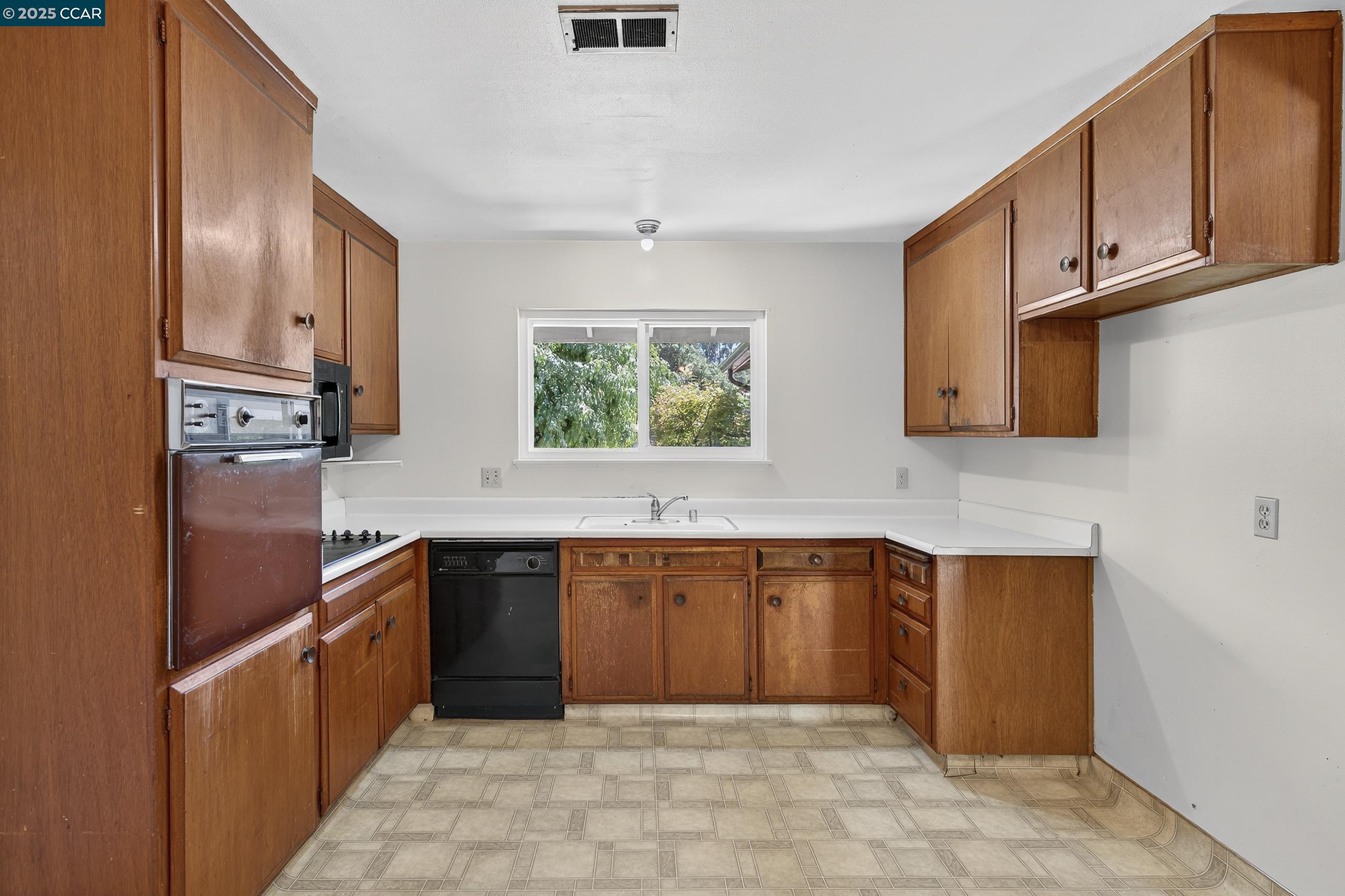Detail Gallery Image 11 of 51 For 1200 Bay View Farm Rd, Pinole,  CA 94564 - 3 Beds | 2 Baths