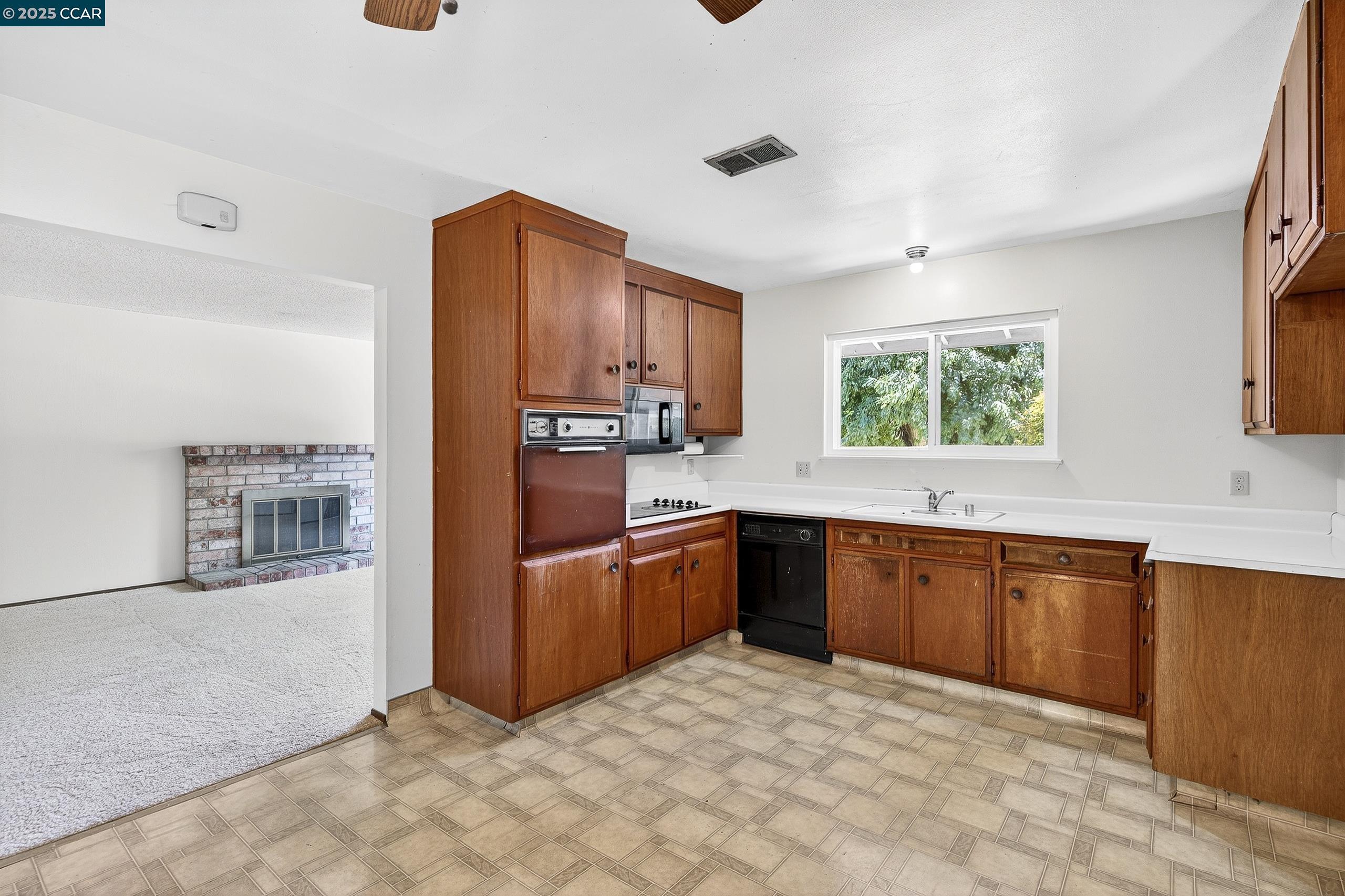 Detail Gallery Image 12 of 51 For 1200 Bay View Farm Rd, Pinole,  CA 94564 - 3 Beds | 2 Baths
