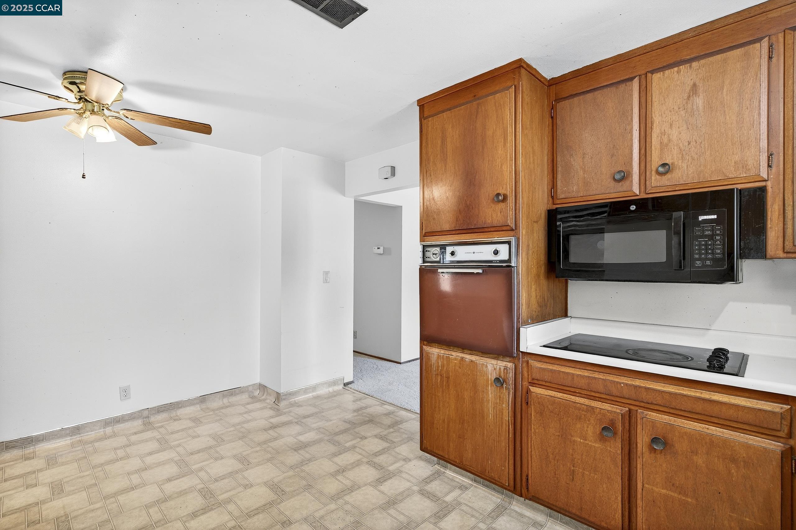 Detail Gallery Image 14 of 51 For 1200 Bay View Farm Rd, Pinole,  CA 94564 - 3 Beds | 2 Baths