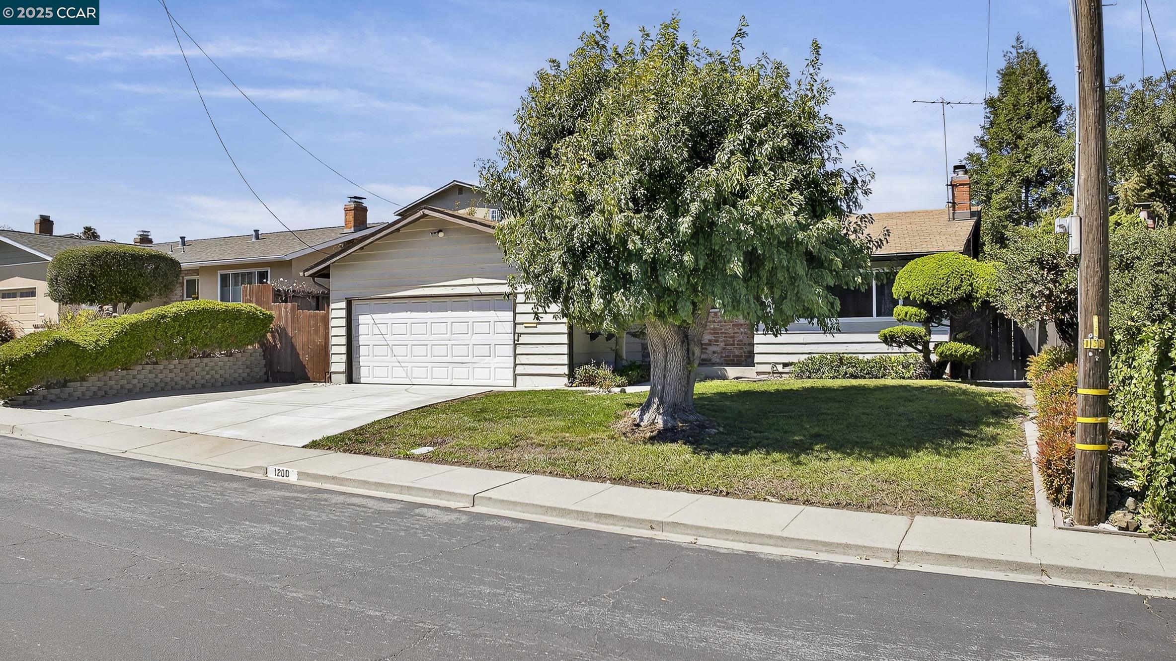Detail Gallery Image 3 of 51 For 1200 Bay View Farm Rd, Pinole,  CA 94564 - 3 Beds | 2 Baths