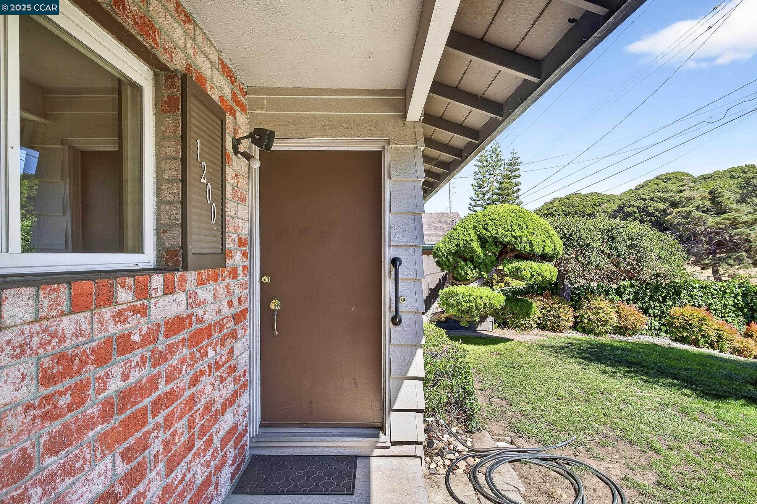 Detail Gallery Image 5 of 51 For 1200 Bay View Farm Rd, Pinole,  CA 94564 - 3 Beds | 2 Baths