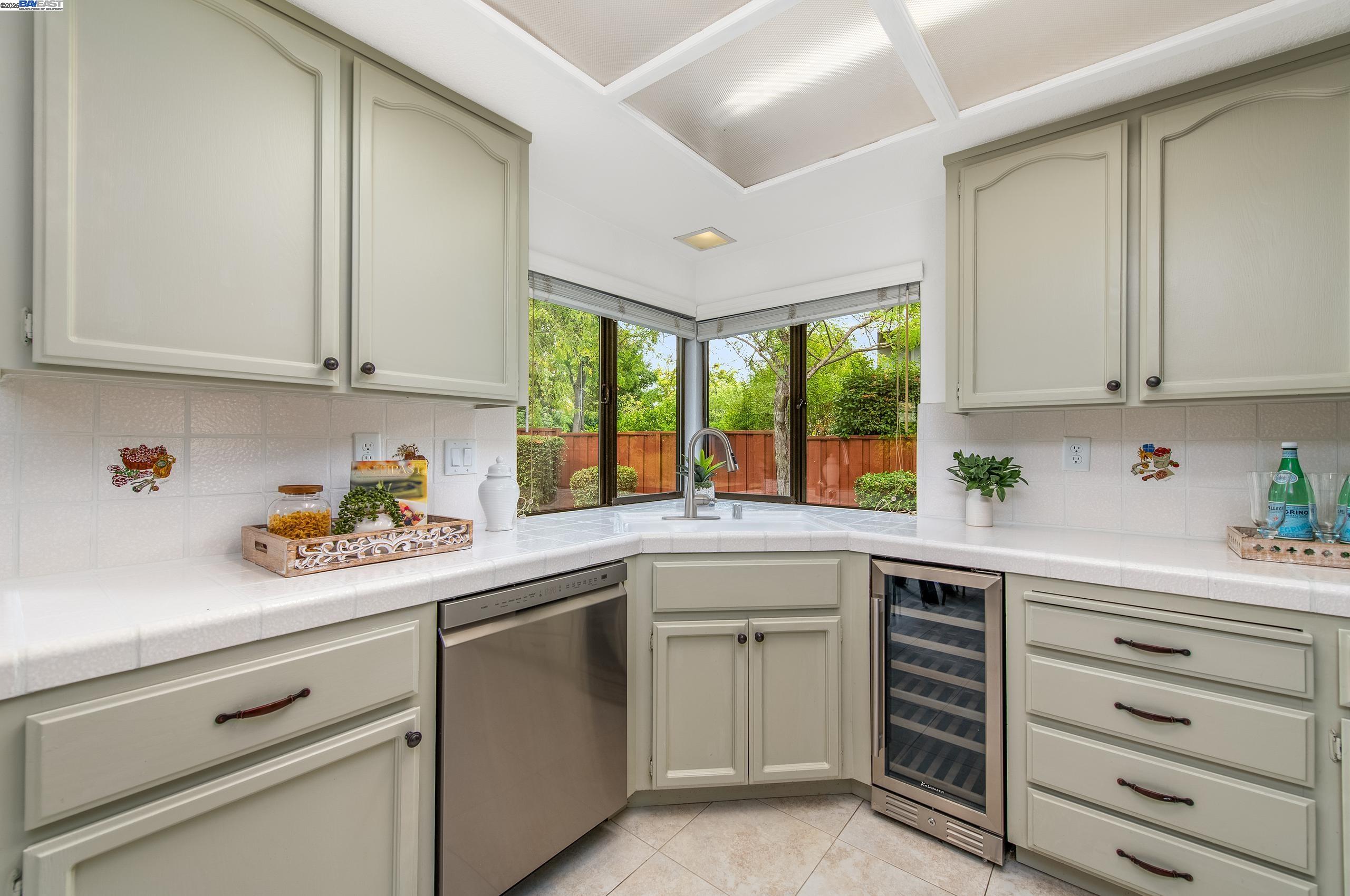 Detail Gallery Image 15 of 44 For 3134 Arbor Dr, Pleasanton,  CA 94566 - 5 Beds | 3 Baths