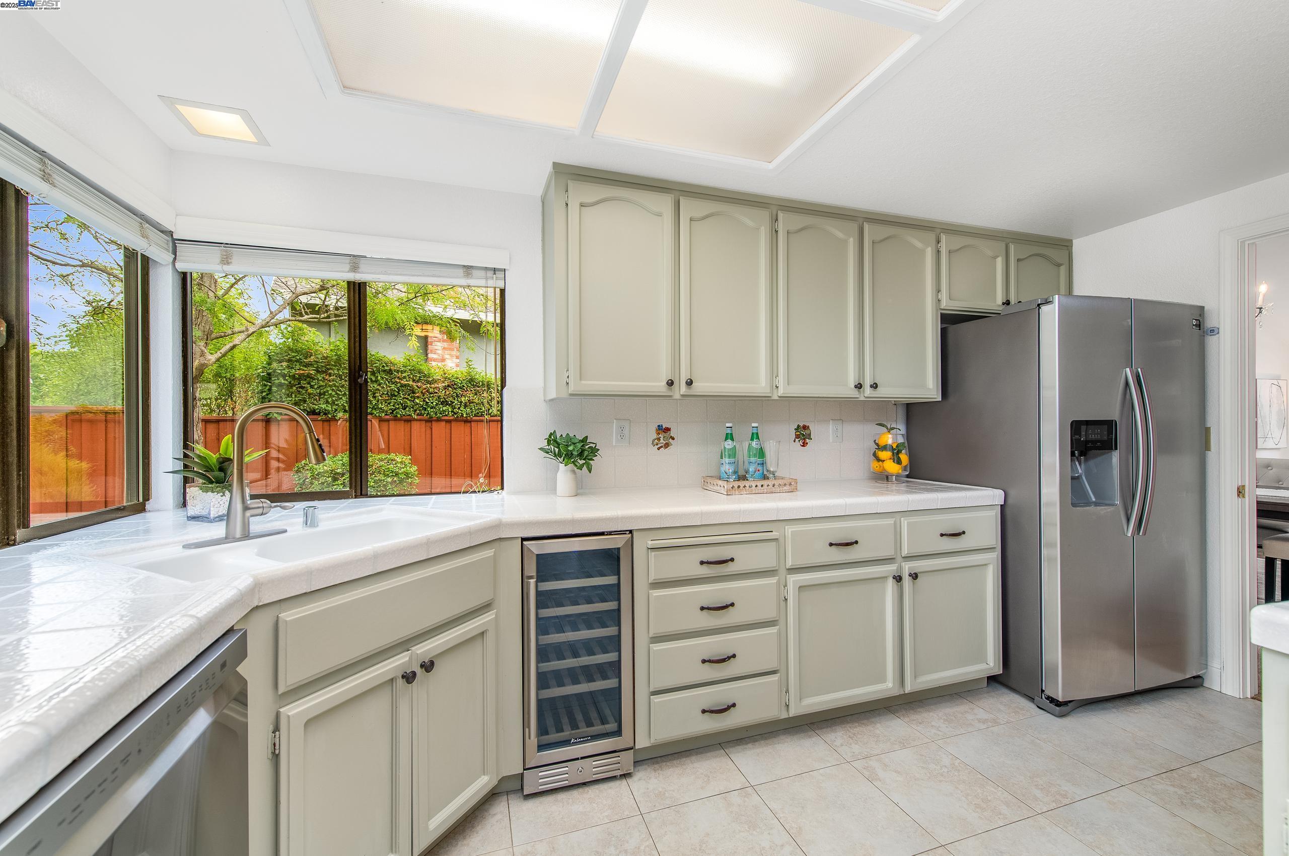 Detail Gallery Image 16 of 44 For 3134 Arbor Dr, Pleasanton,  CA 94566 - 5 Beds | 3 Baths