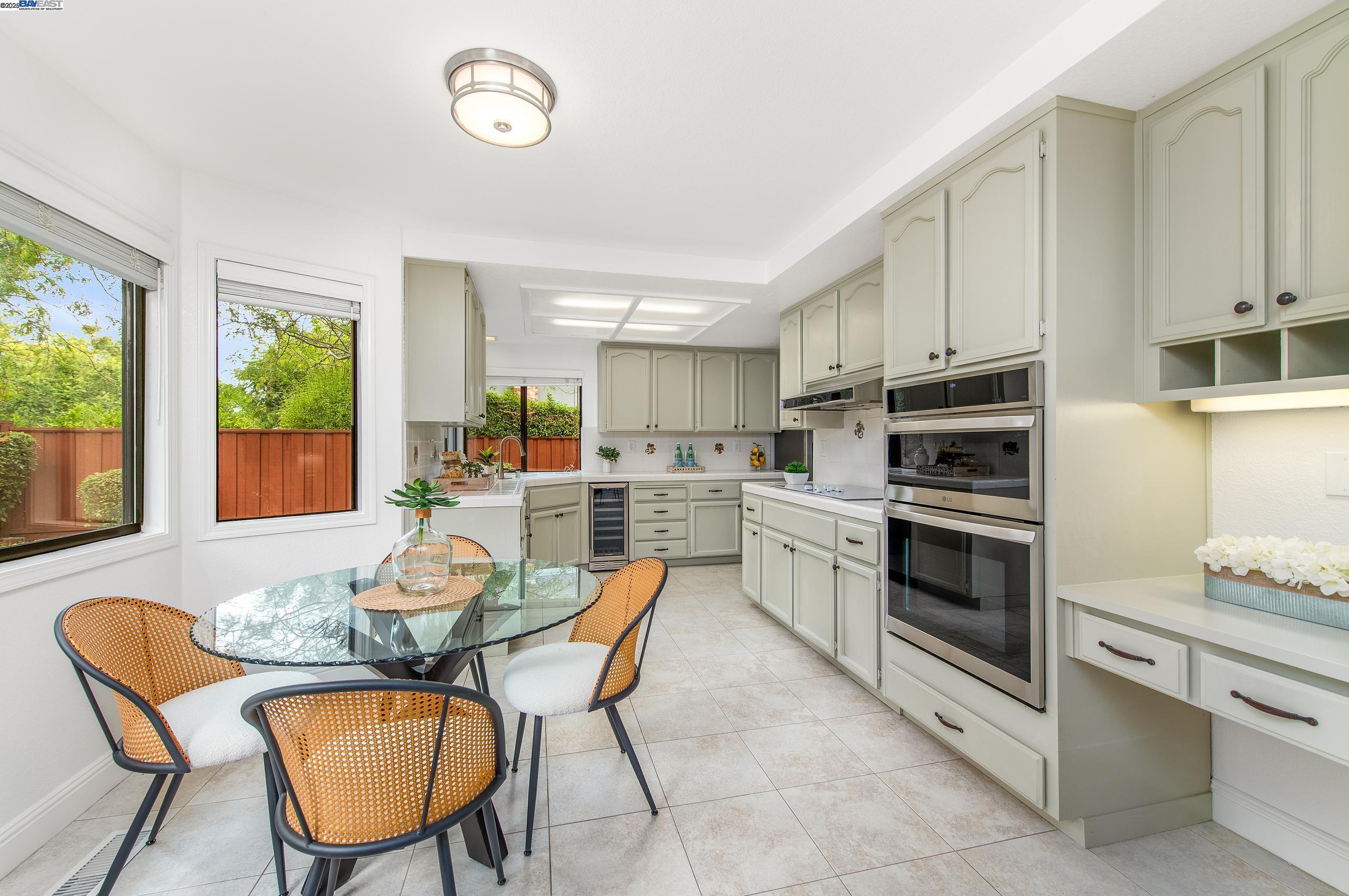 Detail Gallery Image 5 of 44 For 3134 Arbor Dr, Pleasanton,  CA 94566 - 5 Beds | 3 Baths