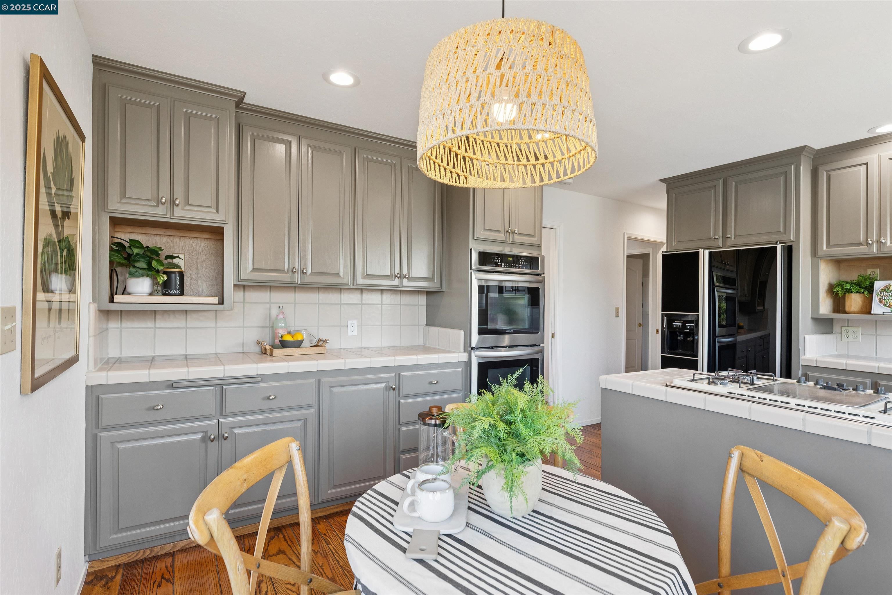Detail Gallery Image 12 of 30 For 4051 Rhoda Ave, Oakland,  CA 94602 - 4 Beds | 2/1 Baths