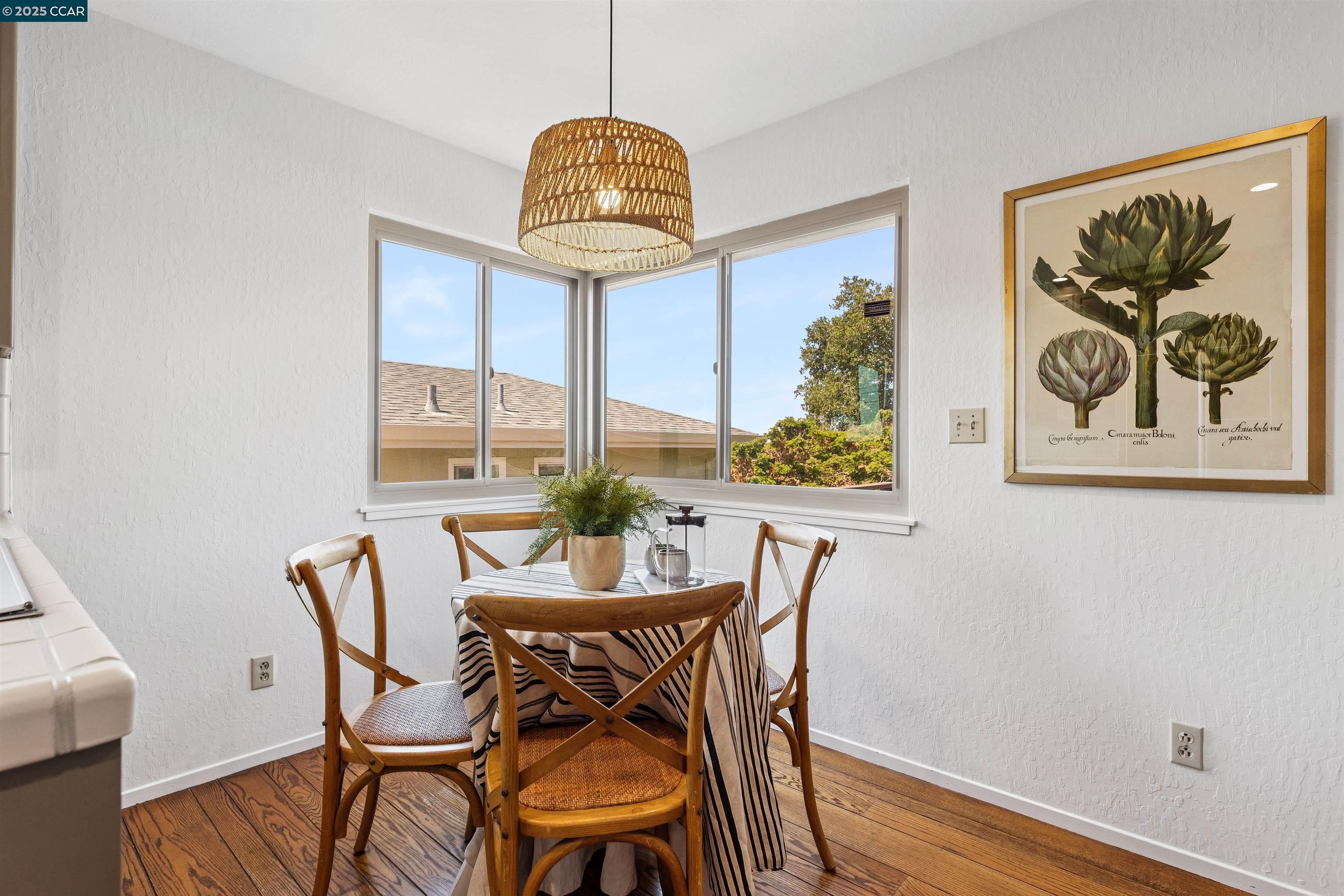 Detail Gallery Image 14 of 30 For 4051 Rhoda Ave, Oakland,  CA 94602 - 4 Beds | 2/1 Baths