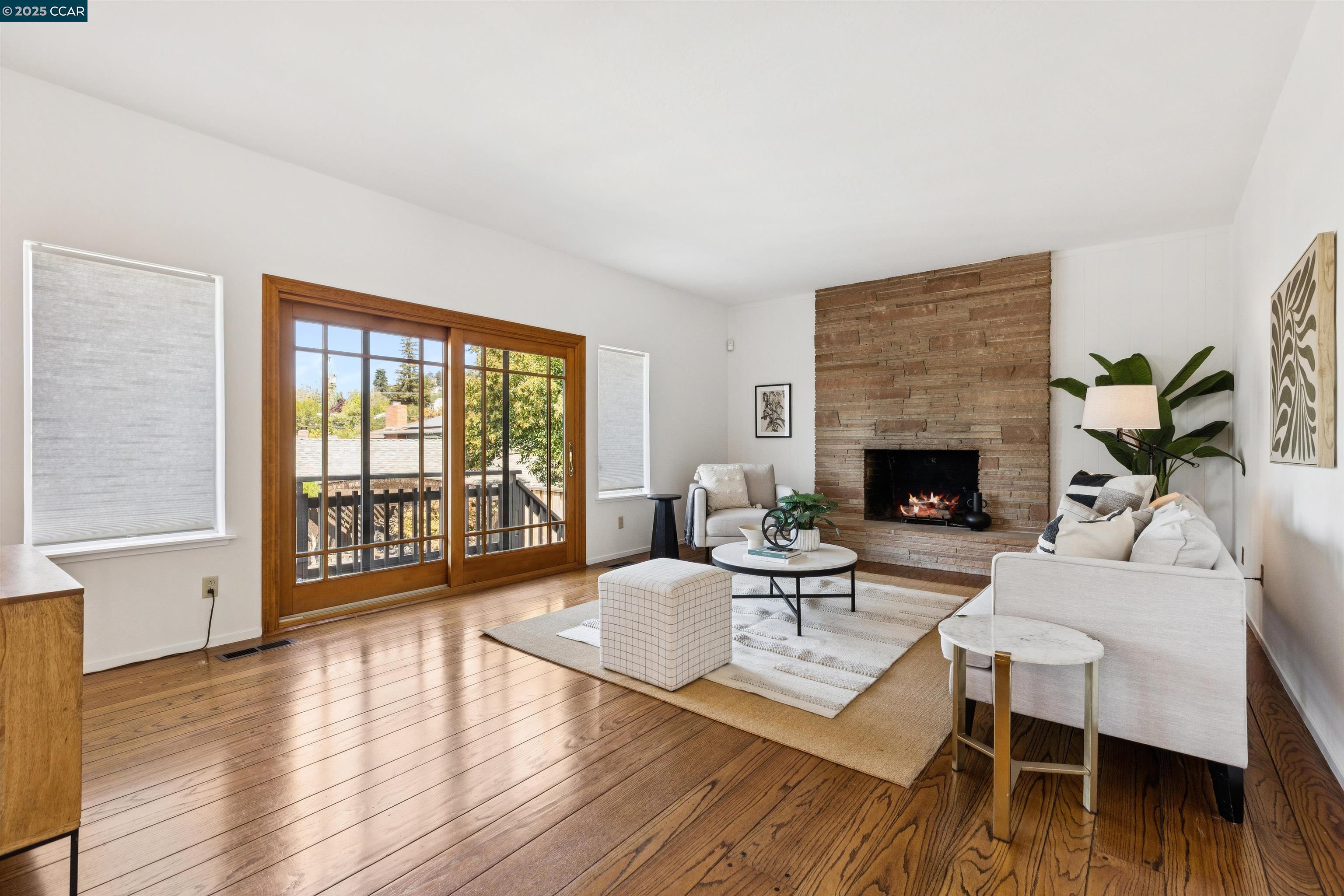 Detail Gallery Image 5 of 30 For 4051 Rhoda Ave, Oakland,  CA 94602 - 4 Beds | 2/1 Baths