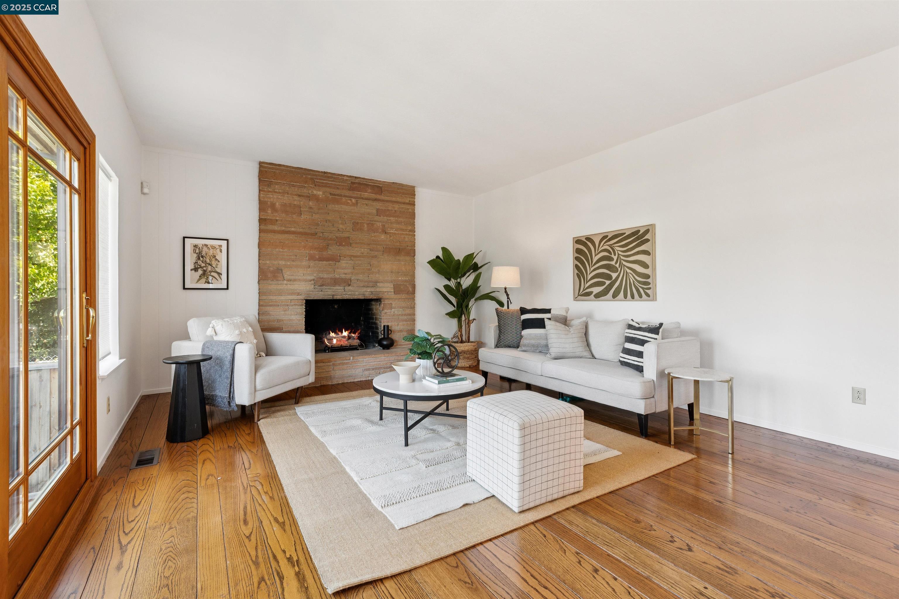 Detail Gallery Image 6 of 30 For 4051 Rhoda Ave, Oakland,  CA 94602 - 4 Beds | 2/1 Baths