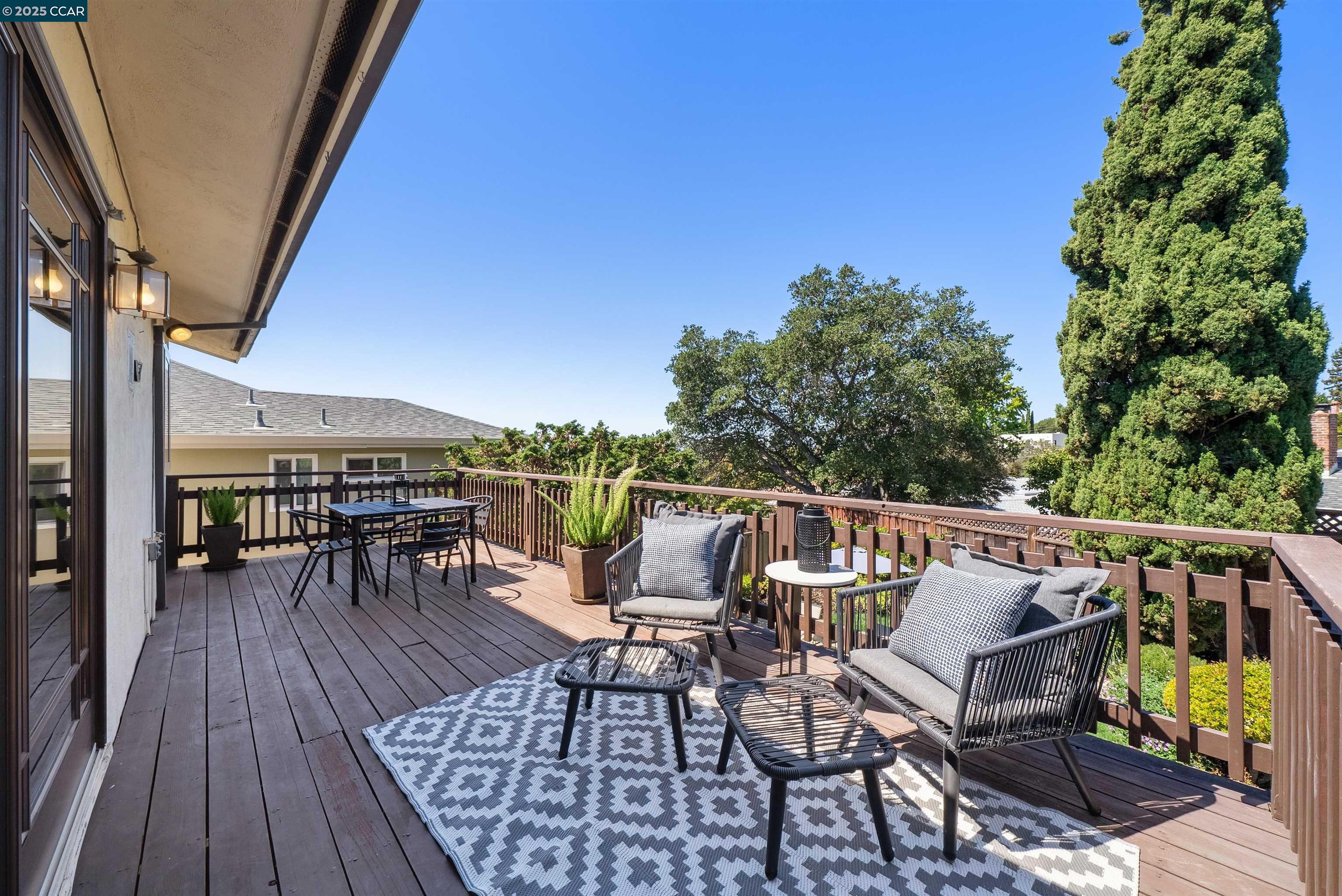 Detail Gallery Image 9 of 30 For 4051 Rhoda Ave, Oakland,  CA 94602 - 4 Beds | 2/1 Baths