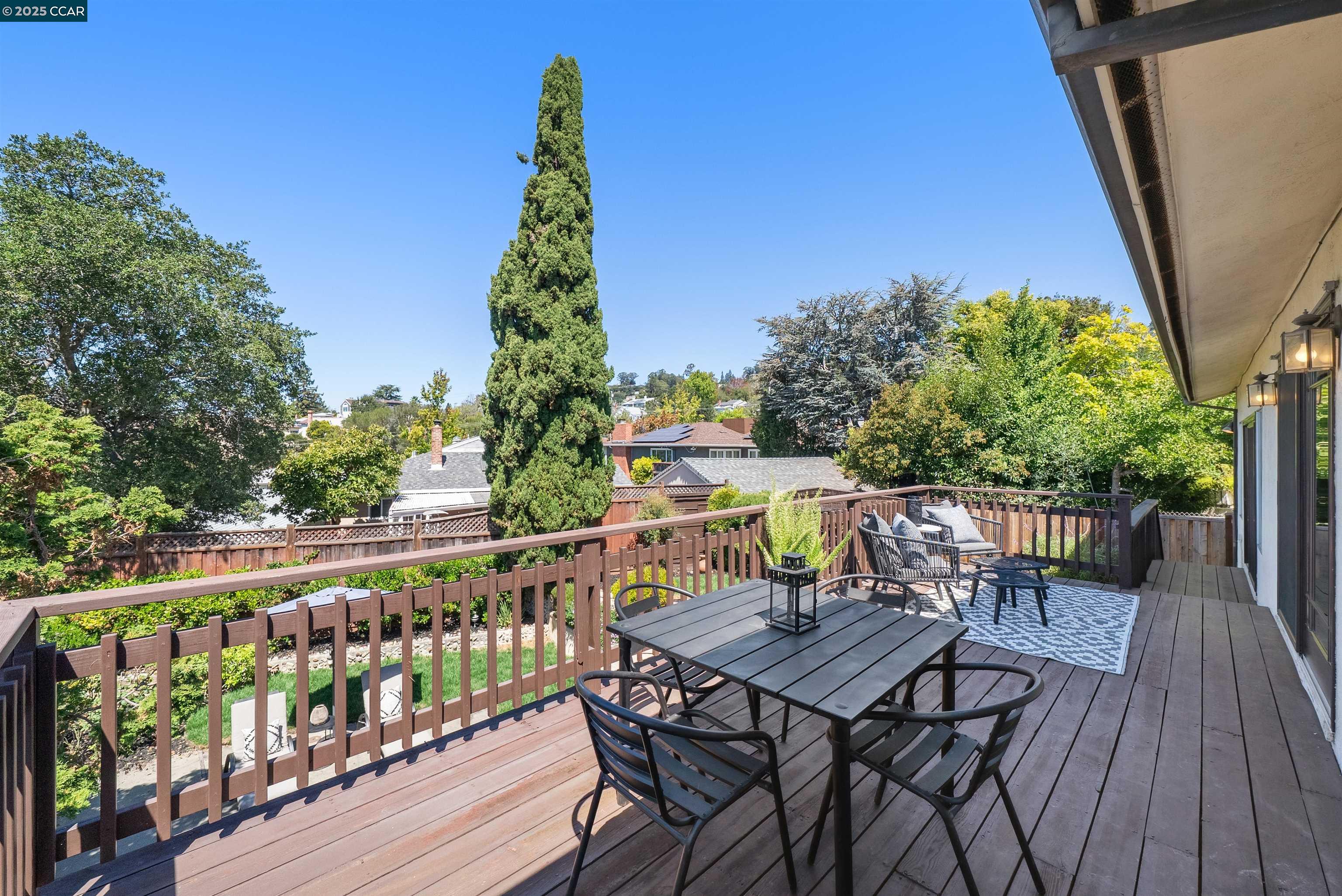 Detail Gallery Image 10 of 30 For 4051 Rhoda Ave, Oakland,  CA 94602 - 4 Beds | 2/1 Baths