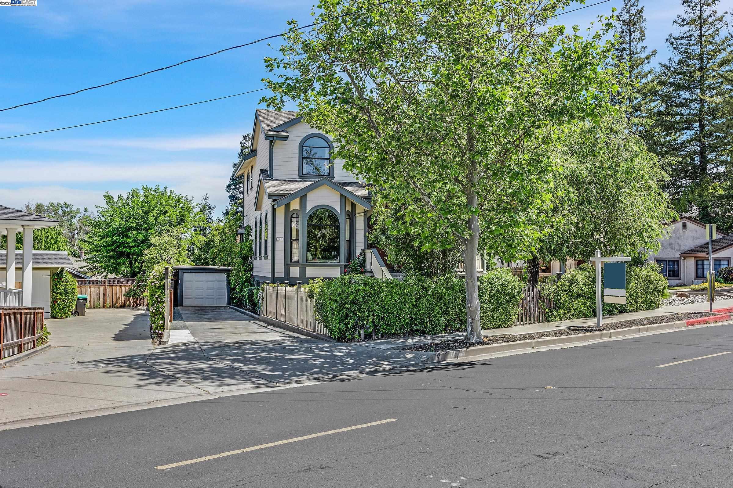 Detail Gallery Image 2 of 56 For 141 Ray St, Pleasanton,  CA 94566 - 4 Beds | 2/1 Baths