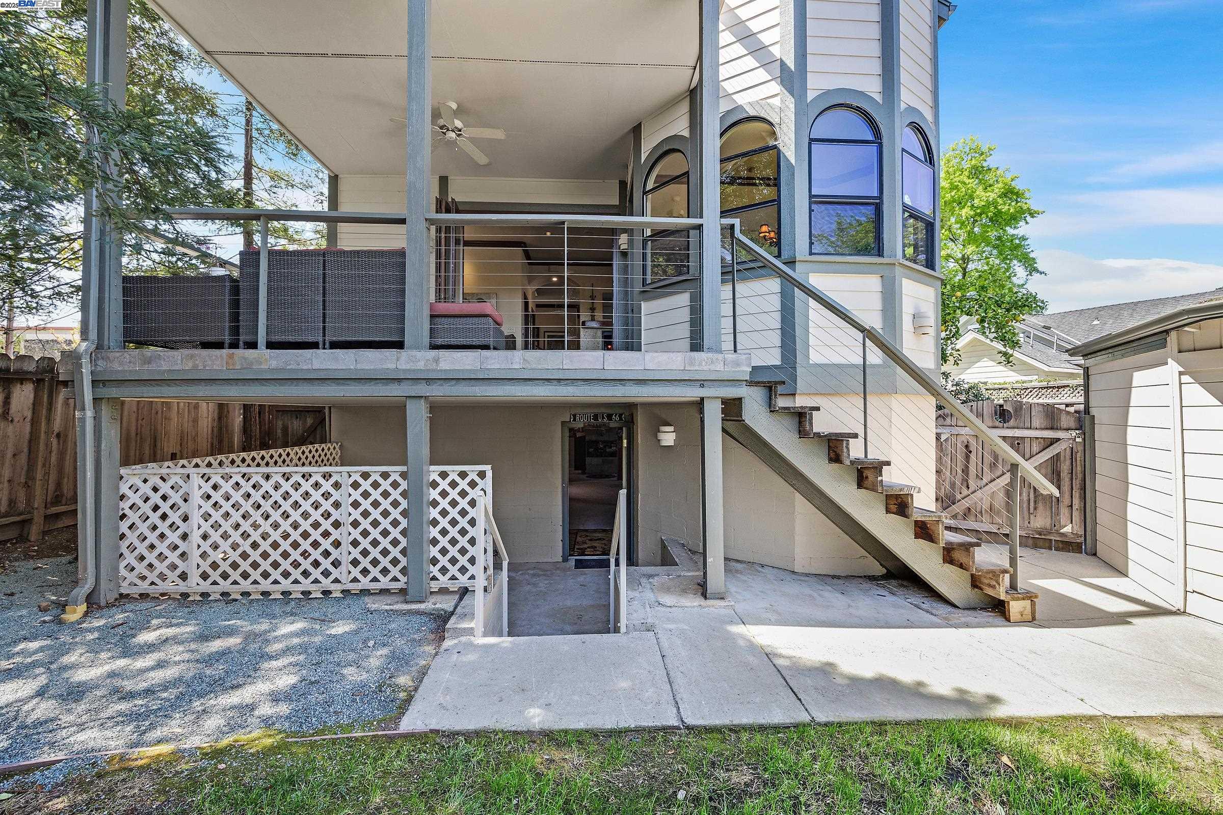 Detail Gallery Image 14 of 56 For 141 Ray St, Pleasanton,  CA 94566 - 4 Beds | 2/1 Baths