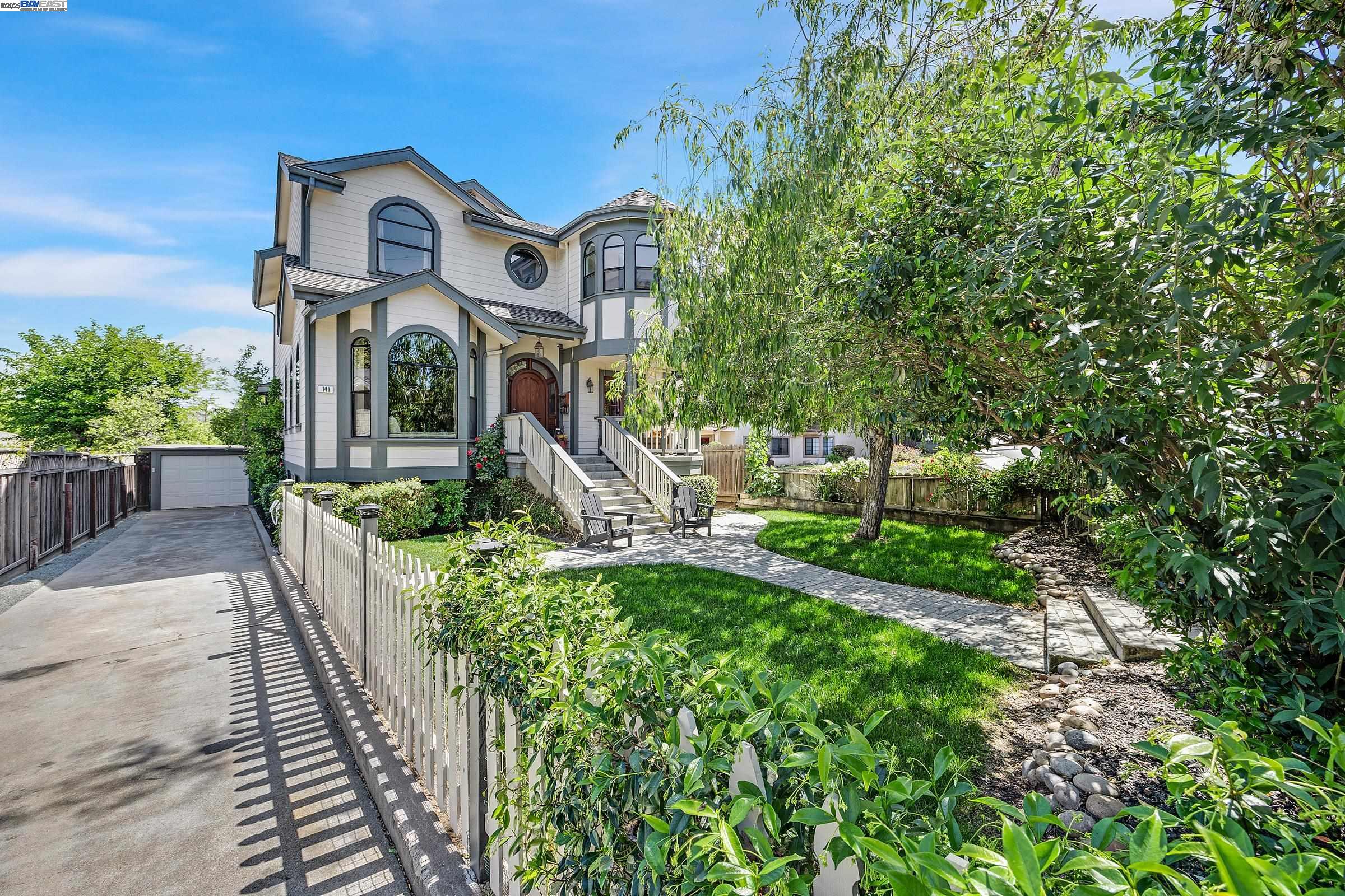Detail Gallery Image 3 of 56 For 141 Ray St, Pleasanton,  CA 94566 - 4 Beds | 2/1 Baths