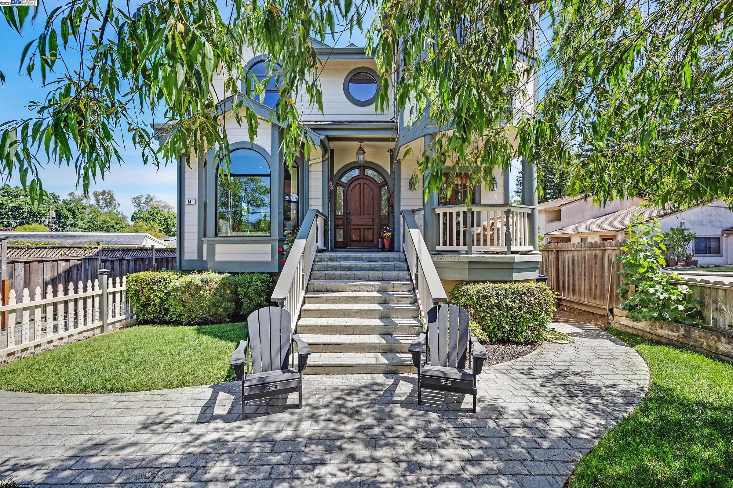 Detail Gallery Image 5 of 56 For 141 Ray St, Pleasanton,  CA 94566 - 4 Beds | 2/1 Baths