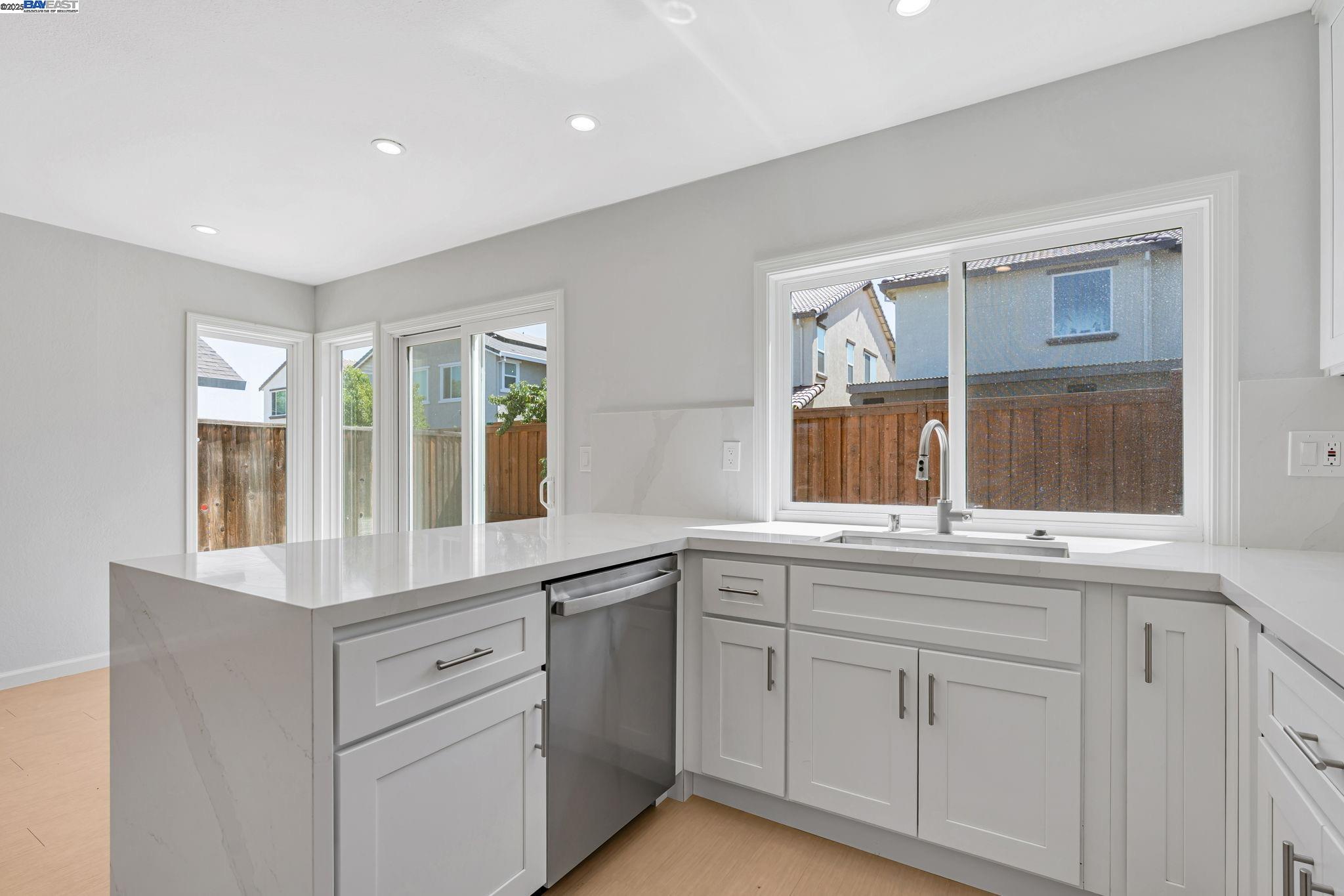 Detail Gallery Image 13 of 30 For 390 Grovewood Ln, Brentwood,  CA 94513 - 3 Beds | 3 Baths