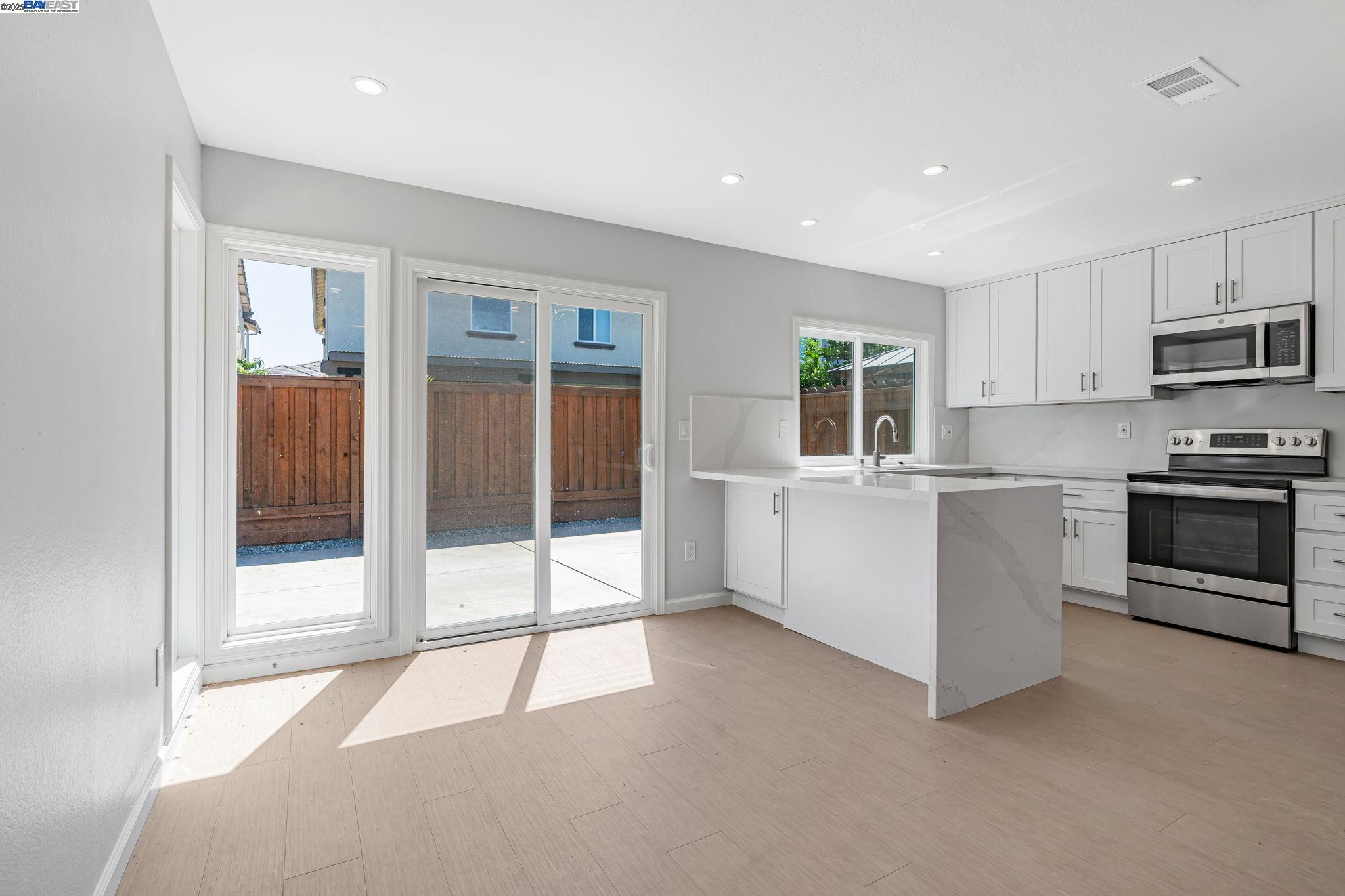 Detail Gallery Image 18 of 30 For 390 Grovewood Ln, Brentwood,  CA 94513 - 3 Beds | 3 Baths