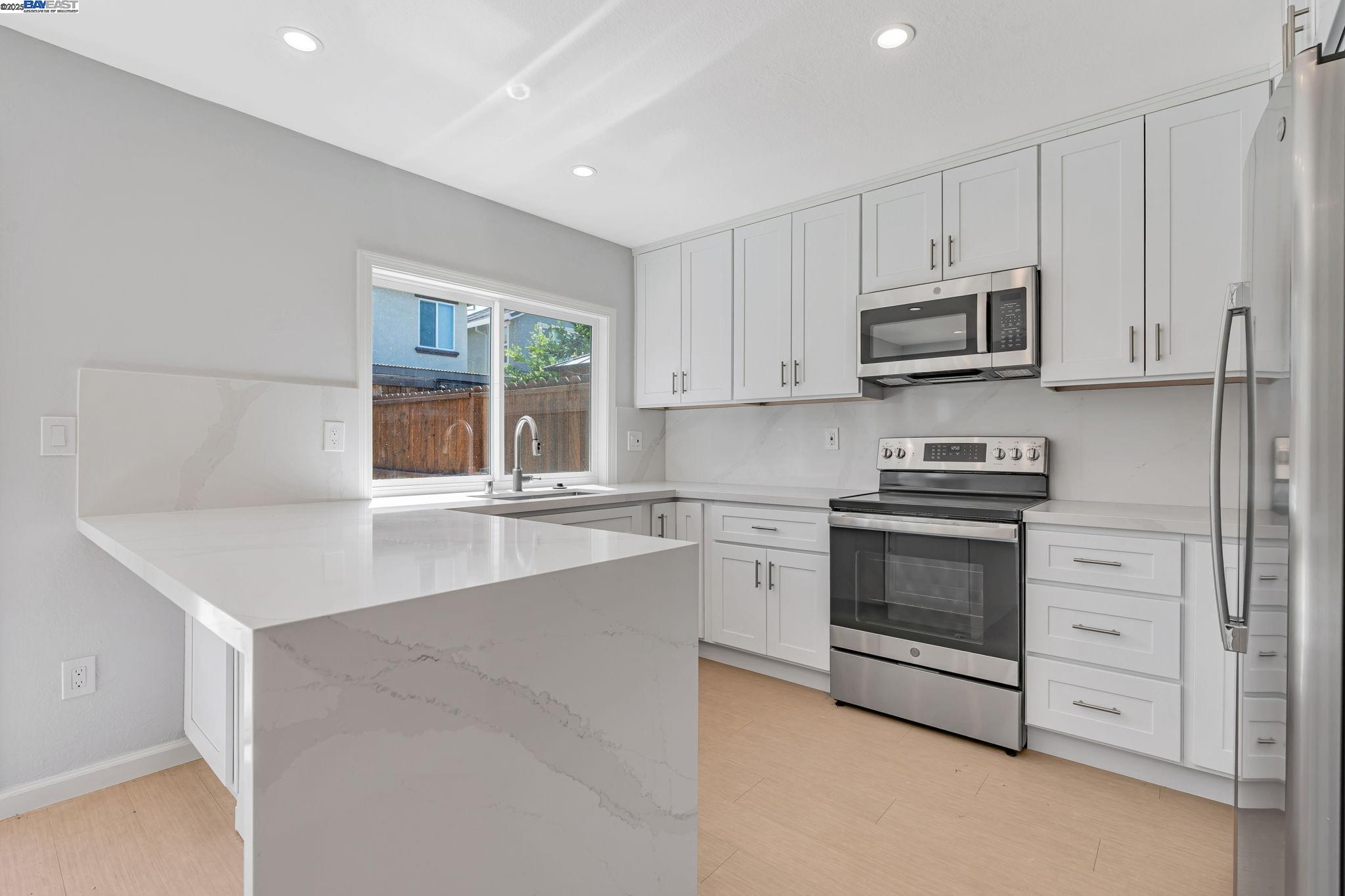 Detail Gallery Image 7 of 30 For 390 Grovewood Ln, Brentwood,  CA 94513 - 3 Beds | 3 Baths