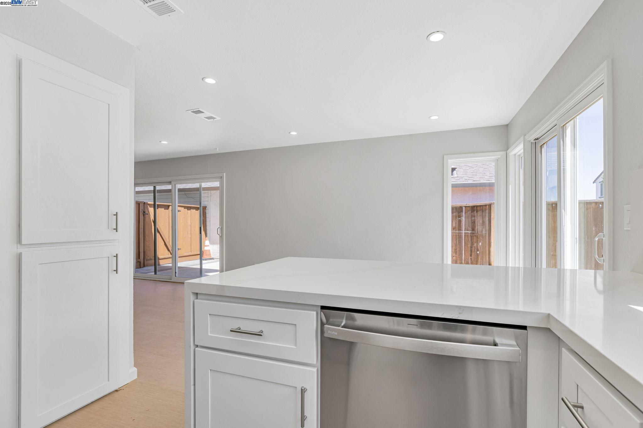 Detail Gallery Image 9 of 30 For 390 Grovewood Ln, Brentwood,  CA 94513 - 3 Beds | 3 Baths