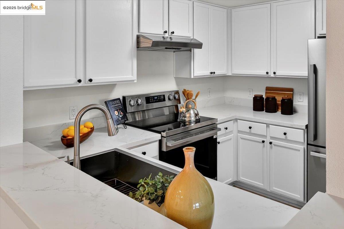 Detail Gallery Image 13 of 36 For 555 10th St #113,  Oakland,  CA 94607 - 3 Beds | 2 Baths
