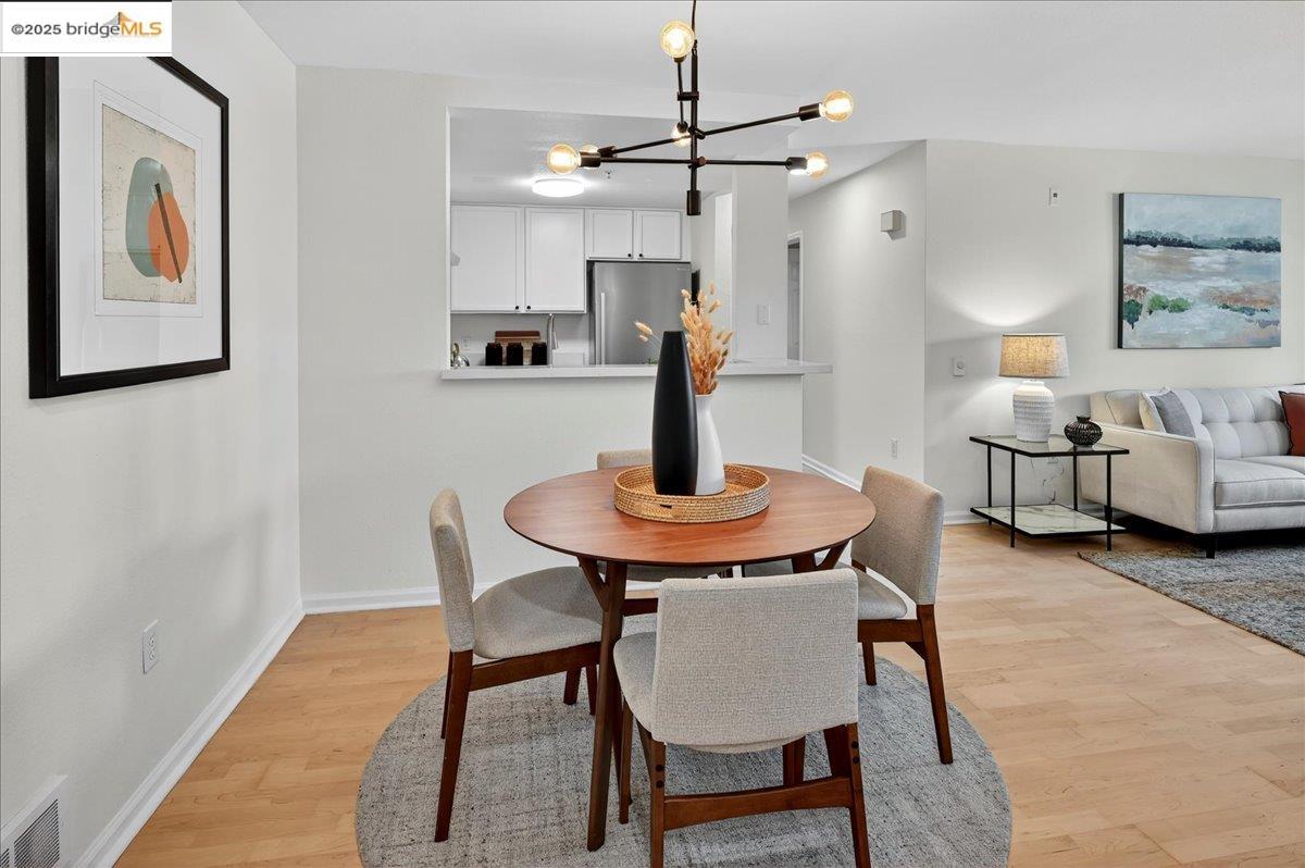 Detail Gallery Image 8 of 36 For 555 10th St #113,  Oakland,  CA 94607 - 3 Beds | 2 Baths