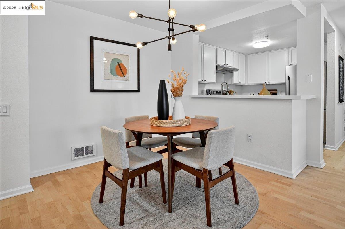 Detail Gallery Image 9 of 36 For 555 10th St #113,  Oakland,  CA 94607 - 3 Beds | 2 Baths