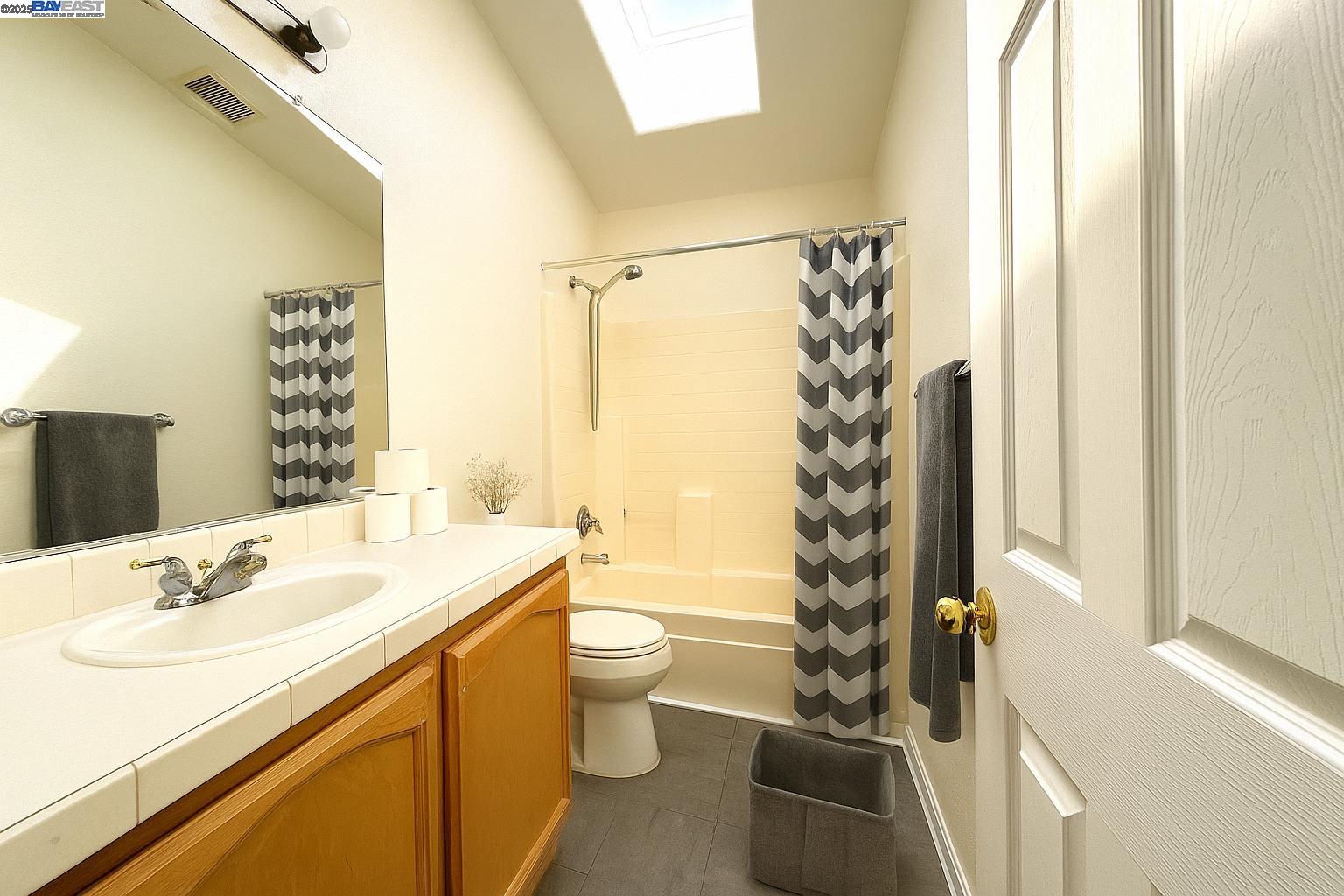 Detail Gallery Image 7 of 10 For 1225 Vienna Dr #430,  San Jose,  CA 94089 - 3 Beds | 2 Baths
