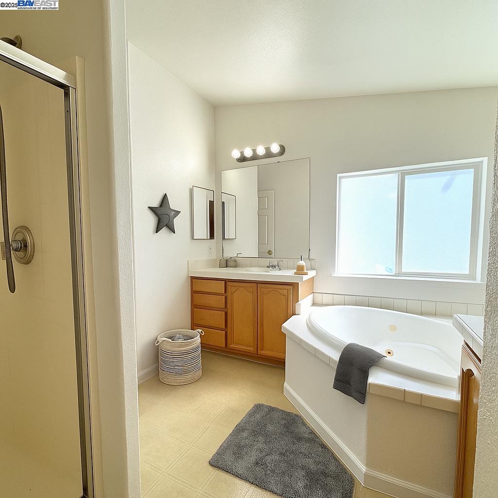 Detail Gallery Image 9 of 10 For 1225 Vienna Dr #430,  San Jose,  CA 94089 - 3 Beds | 2 Baths