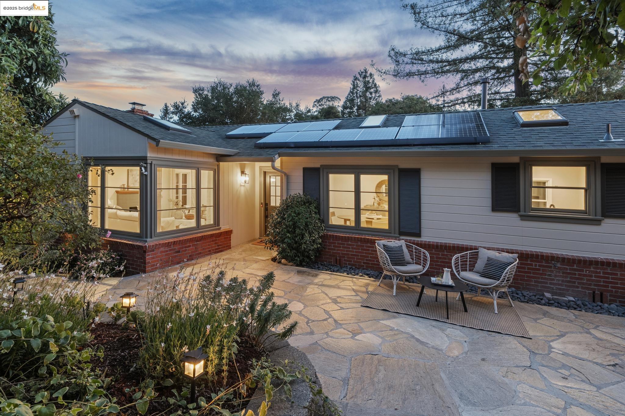 Detail Gallery Image 2 of 53 For 1301 Mountain Blvd, Oakland,  CA 94611 - 4 Beds | 3 Baths