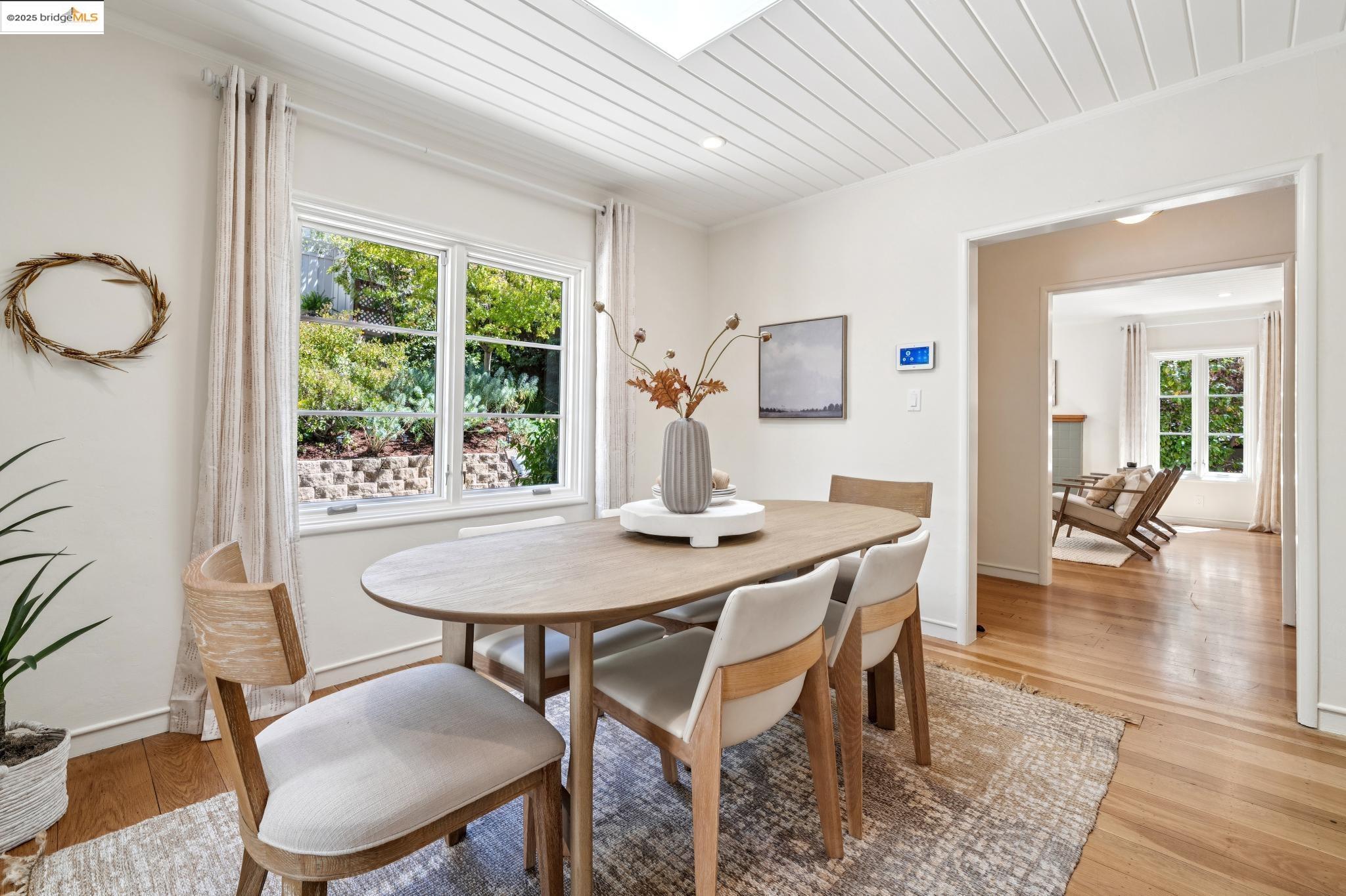 Detail Gallery Image 12 of 53 For 1301 Mountain Blvd, Oakland,  CA 94611 - 4 Beds | 3 Baths