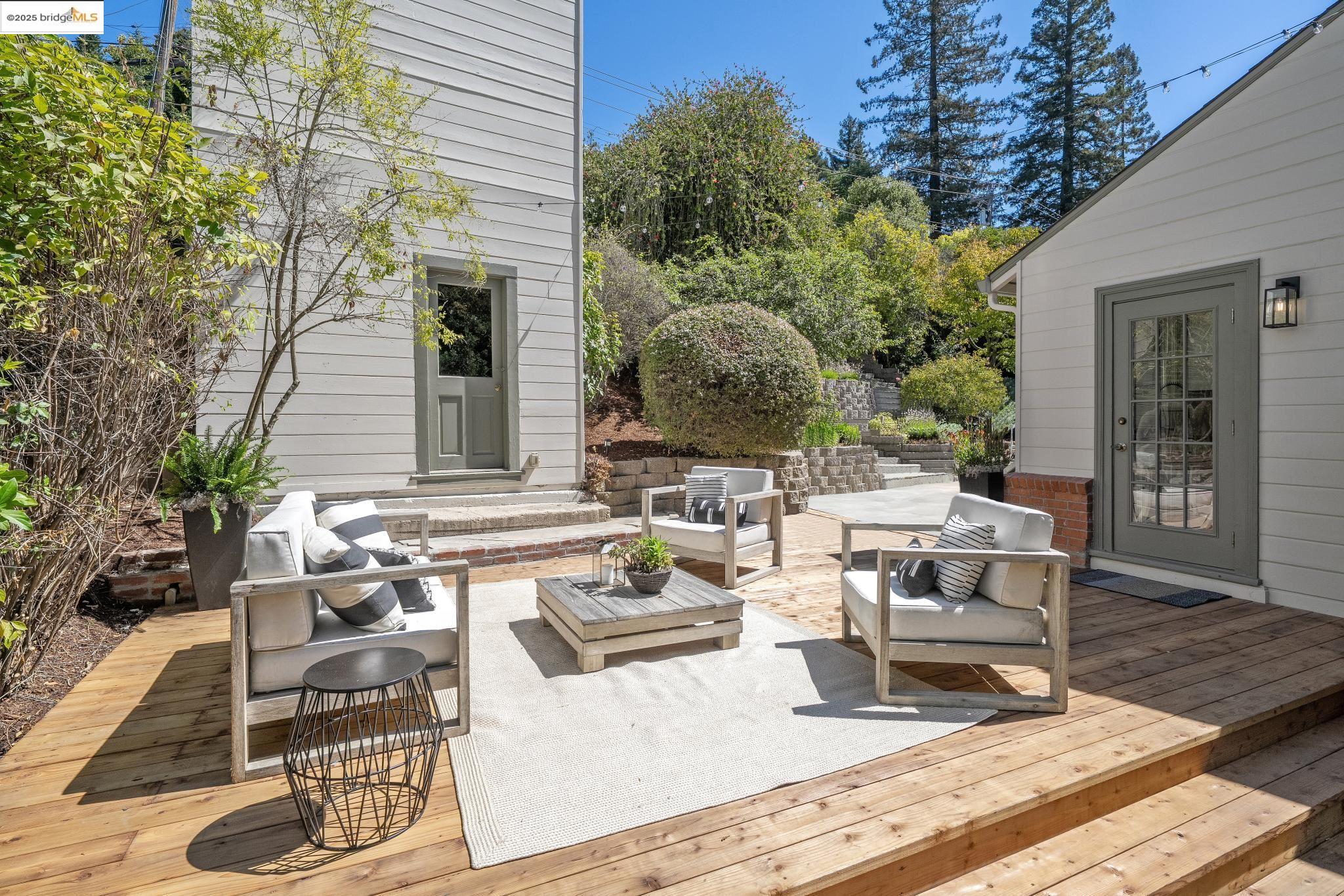 Detail Gallery Image 17 of 53 For 1301 Mountain Blvd, Oakland,  CA 94611 - 4 Beds | 3 Baths