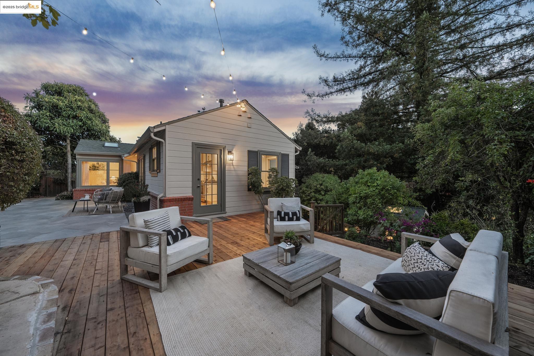 Detail Gallery Image 18 of 53 For 1301 Mountain Blvd, Oakland,  CA 94611 - 4 Beds | 3 Baths
