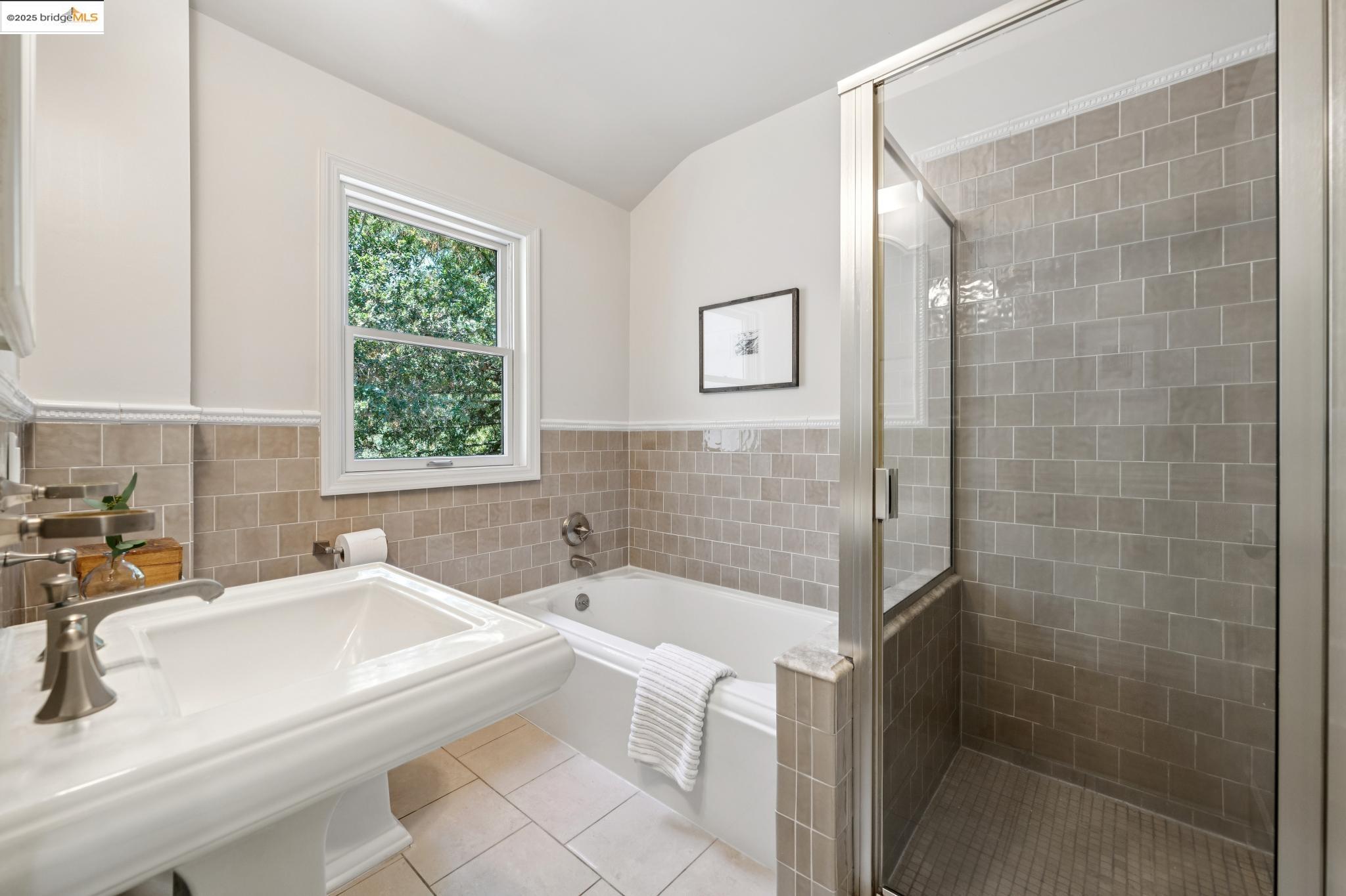 Detail Gallery Image 24 of 53 For 1301 Mountain Blvd, Oakland,  CA 94611 - 4 Beds | 3 Baths