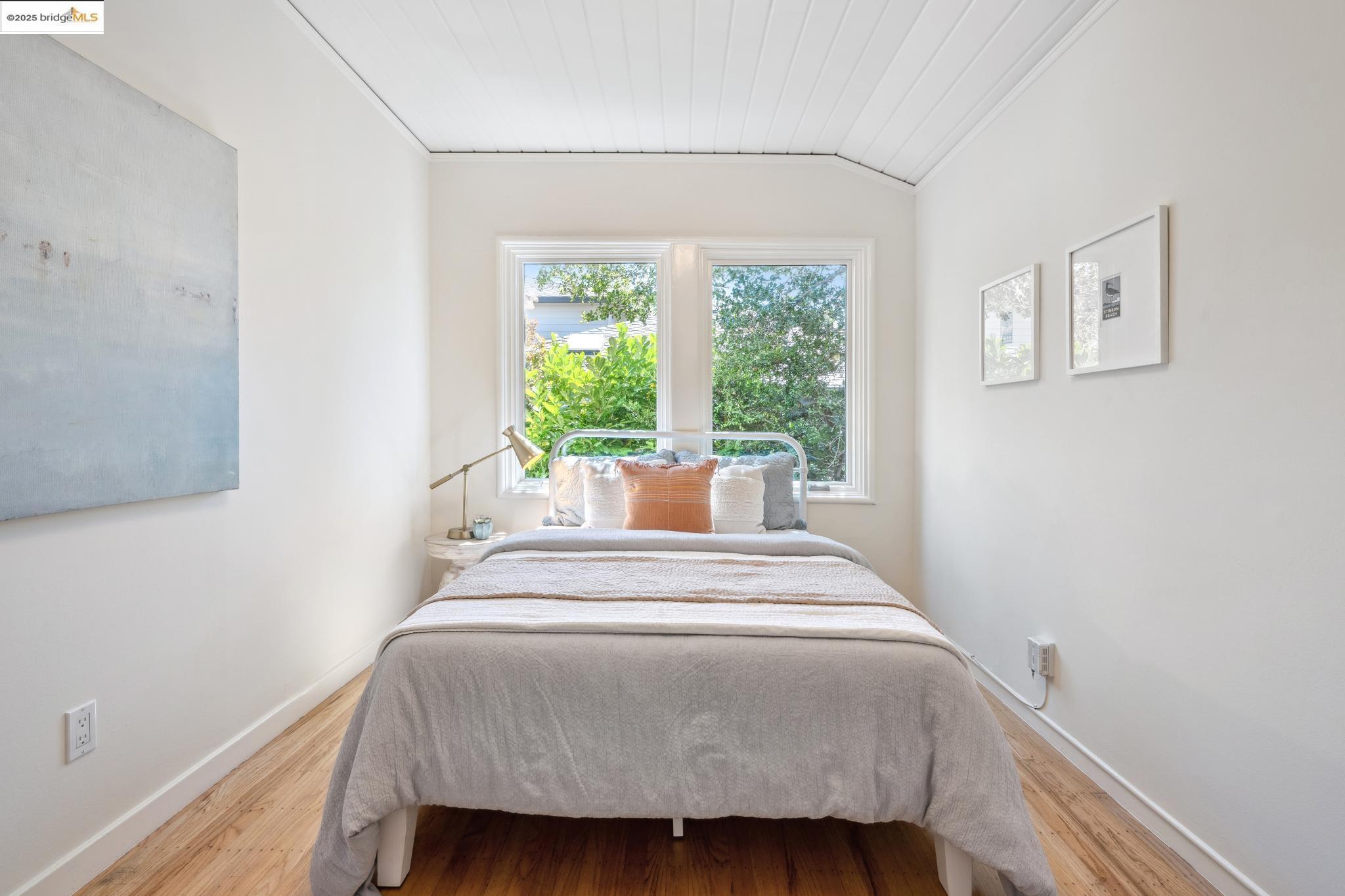Detail Gallery Image 26 of 53 For 1301 Mountain Blvd, Oakland,  CA 94611 - 4 Beds | 3 Baths