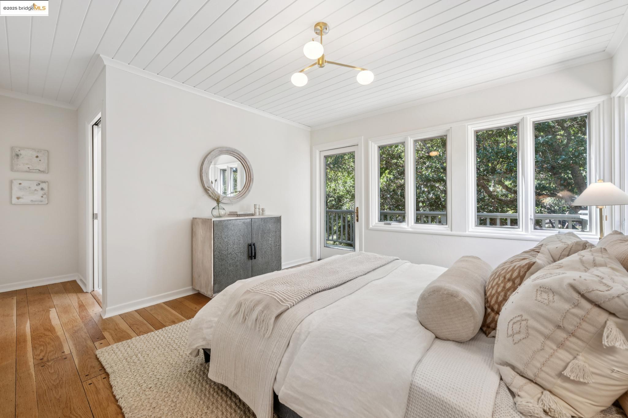 Detail Gallery Image 27 of 53 For 1301 Mountain Blvd, Oakland,  CA 94611 - 4 Beds | 3 Baths