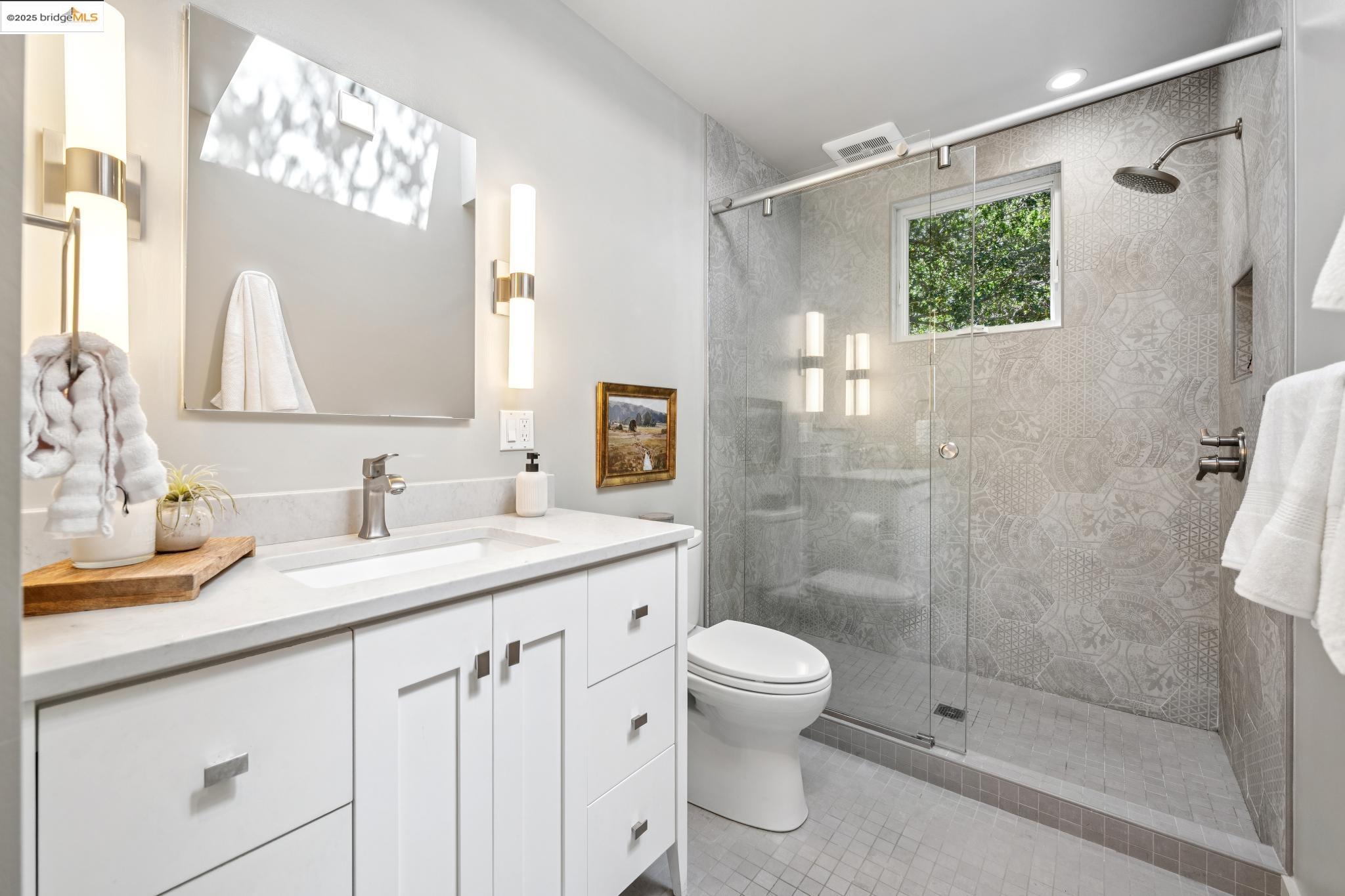 Detail Gallery Image 31 of 53 For 1301 Mountain Blvd, Oakland,  CA 94611 - 4 Beds | 3 Baths