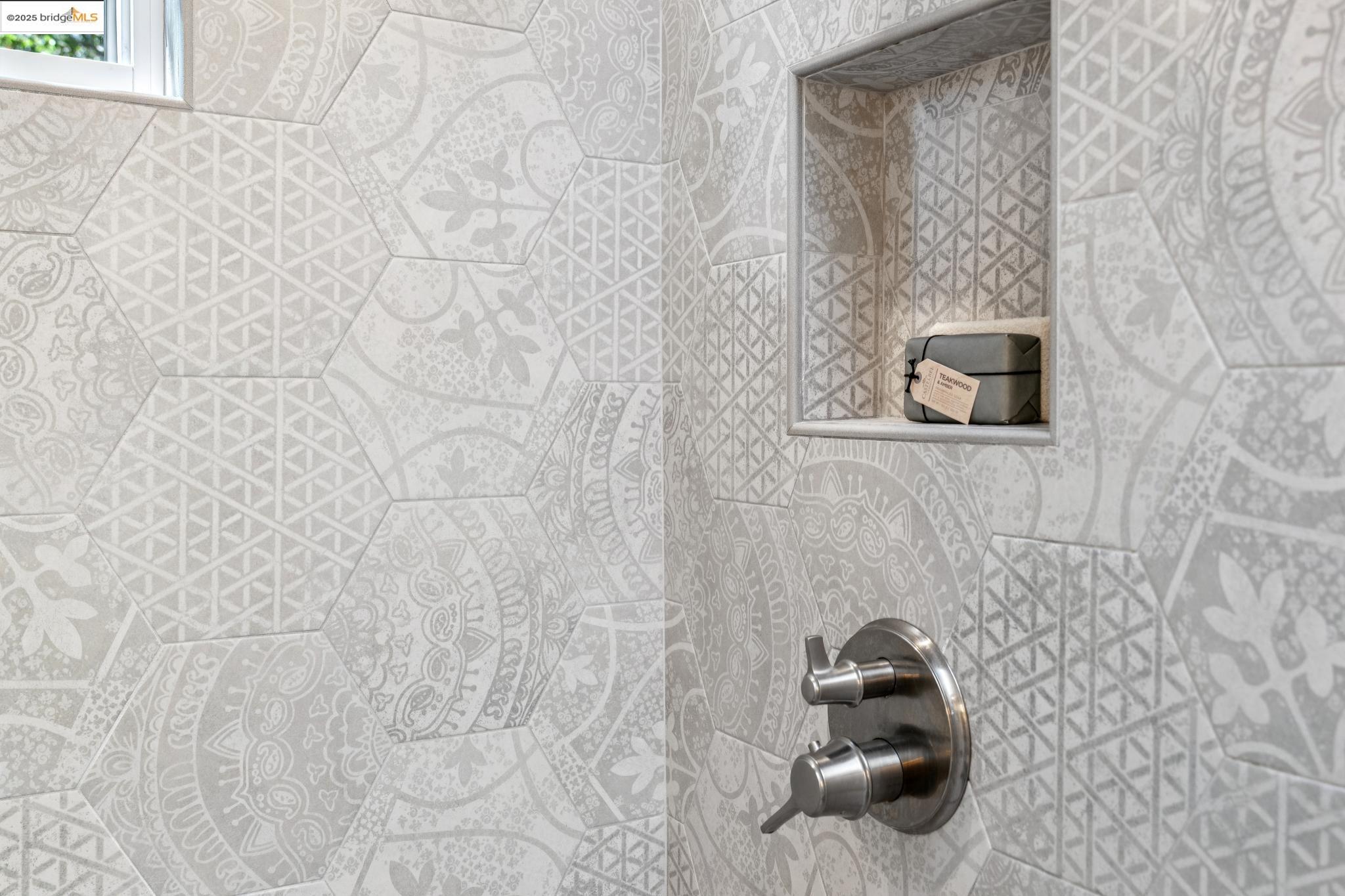 Detail Gallery Image 32 of 53 For 1301 Mountain Blvd, Oakland,  CA 94611 - 4 Beds | 3 Baths