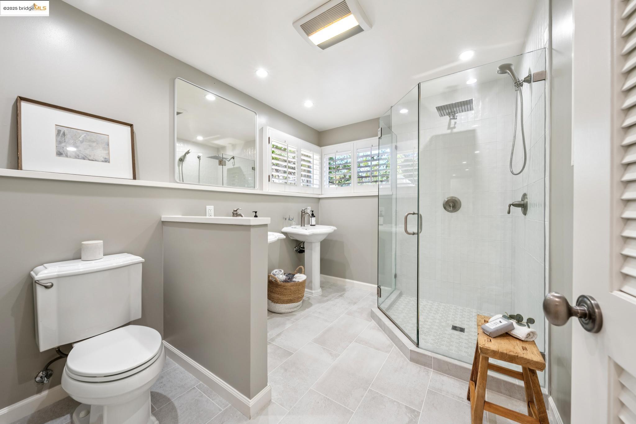 Detail Gallery Image 39 of 53 For 1301 Mountain Blvd, Oakland,  CA 94611 - 4 Beds | 3 Baths