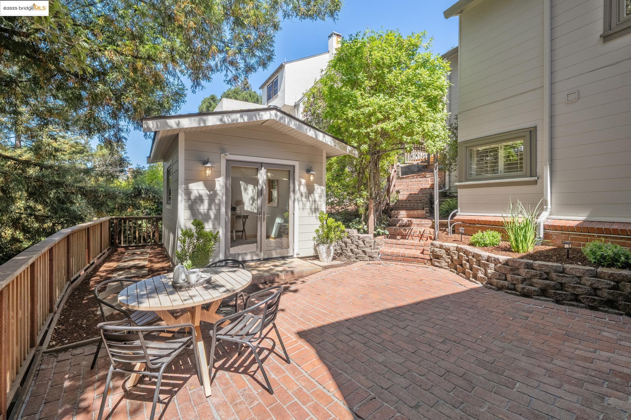 Detail Gallery Image 44 of 53 For 1301 Mountain Blvd, Oakland,  CA 94611 - 4 Beds | 3 Baths