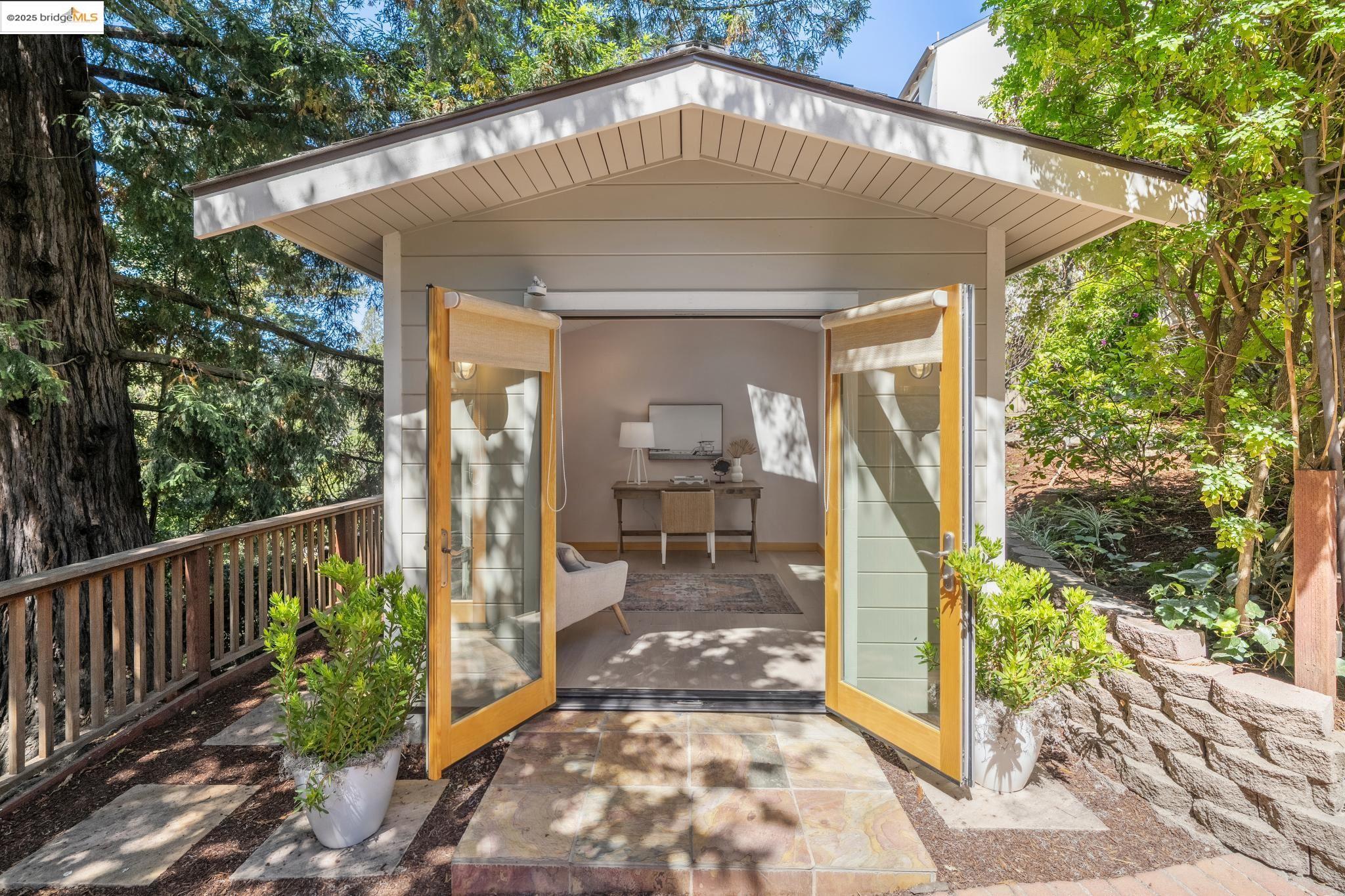Detail Gallery Image 45 of 53 For 1301 Mountain Blvd, Oakland,  CA 94611 - 4 Beds | 3 Baths