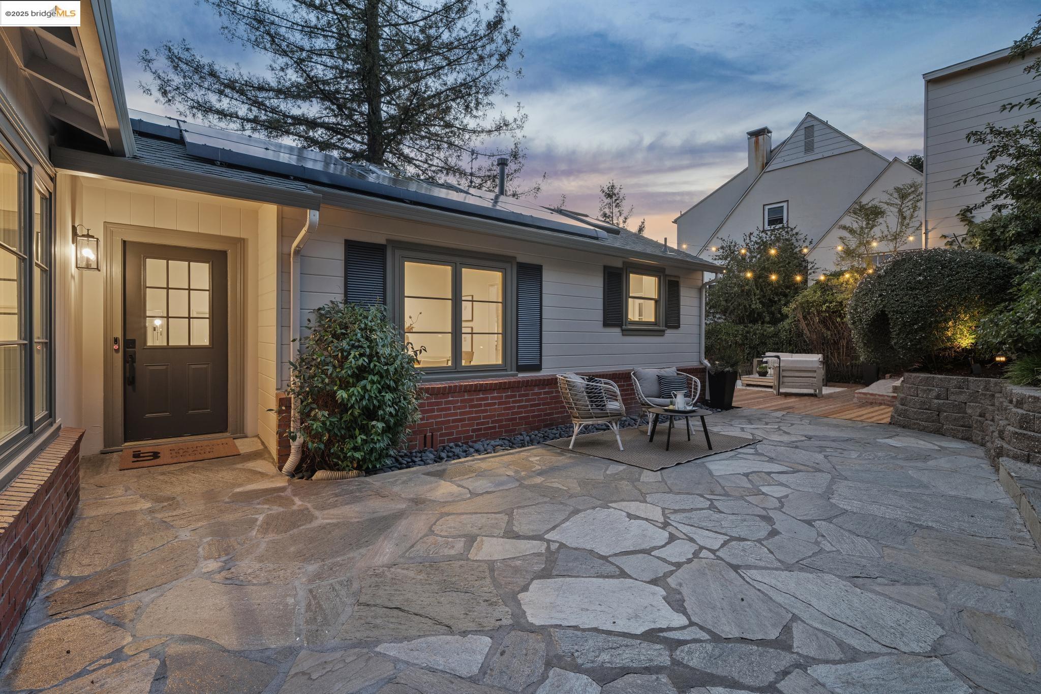 Detail Gallery Image 6 of 53 For 1301 Mountain Blvd, Oakland,  CA 94611 - 4 Beds | 3 Baths