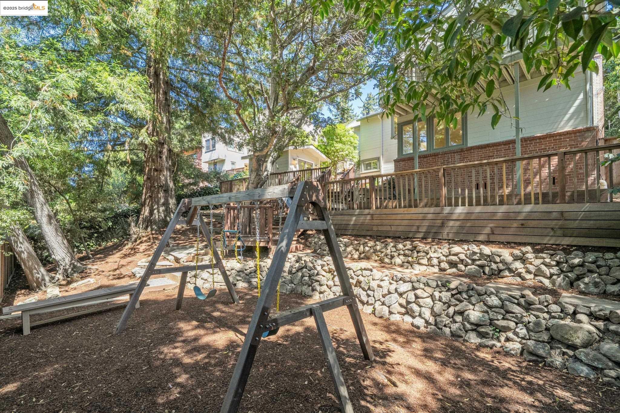 Detail Gallery Image 49 of 53 For 1301 Mountain Blvd, Oakland,  CA 94611 - 4 Beds | 3 Baths