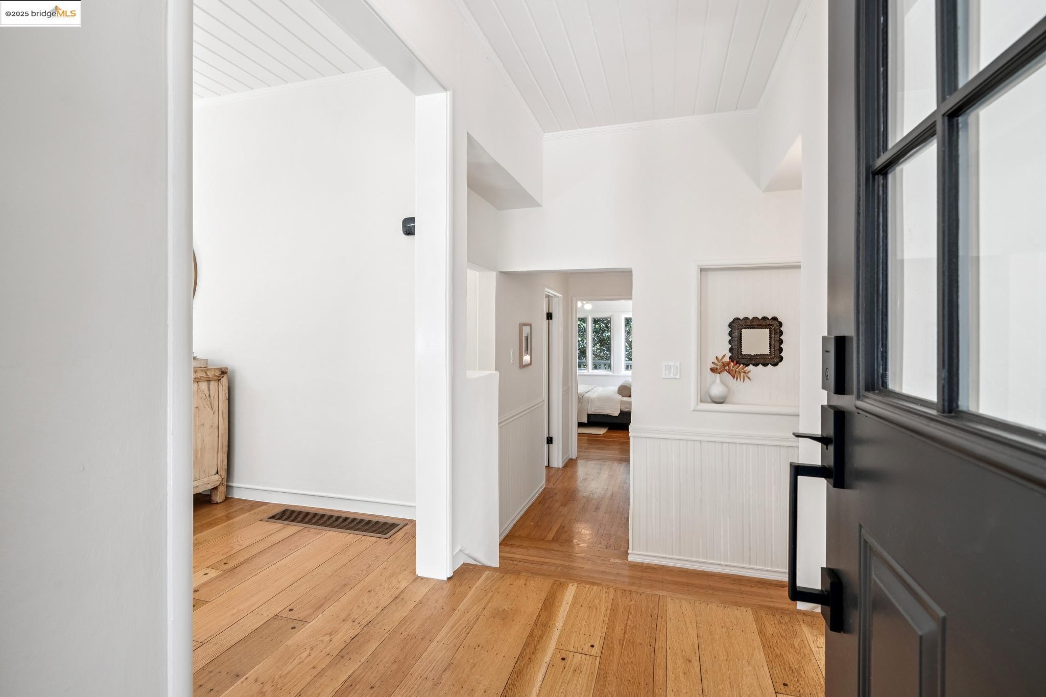 Detail Gallery Image 7 of 53 For 1301 Mountain Blvd, Oakland,  CA 94611 - 4 Beds | 3 Baths