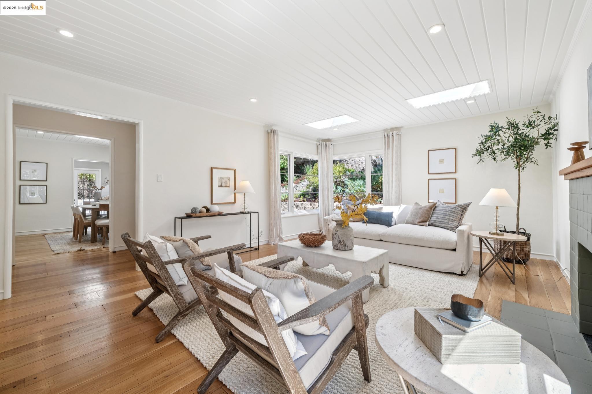 Detail Gallery Image 9 of 53 For 1301 Mountain Blvd, Oakland,  CA 94611 - 4 Beds | 3 Baths