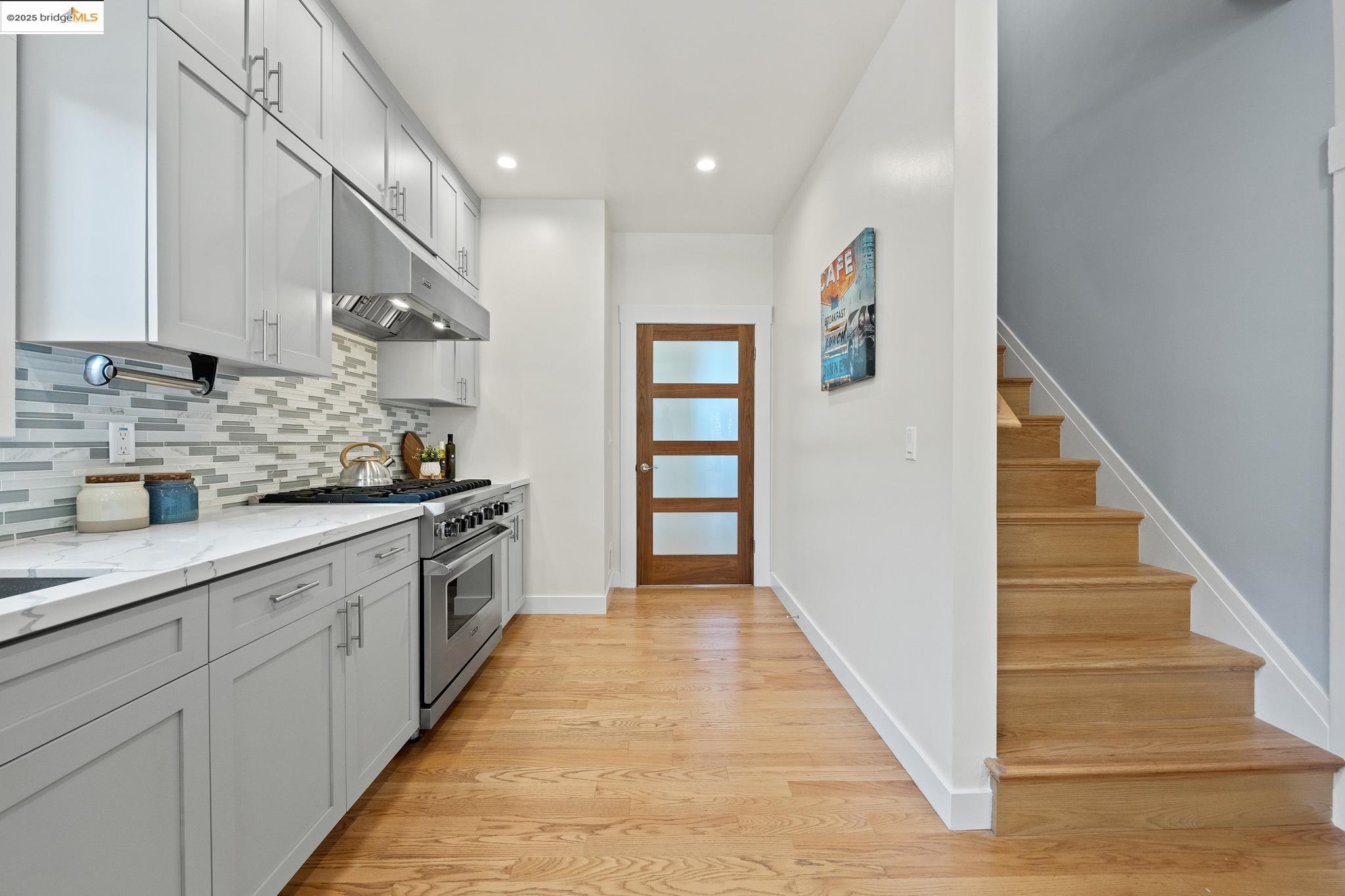 Detail Gallery Image 14 of 59 For 1026 Ventura Ave, Albany,  CA 94706 - 5 Beds | 4 Baths