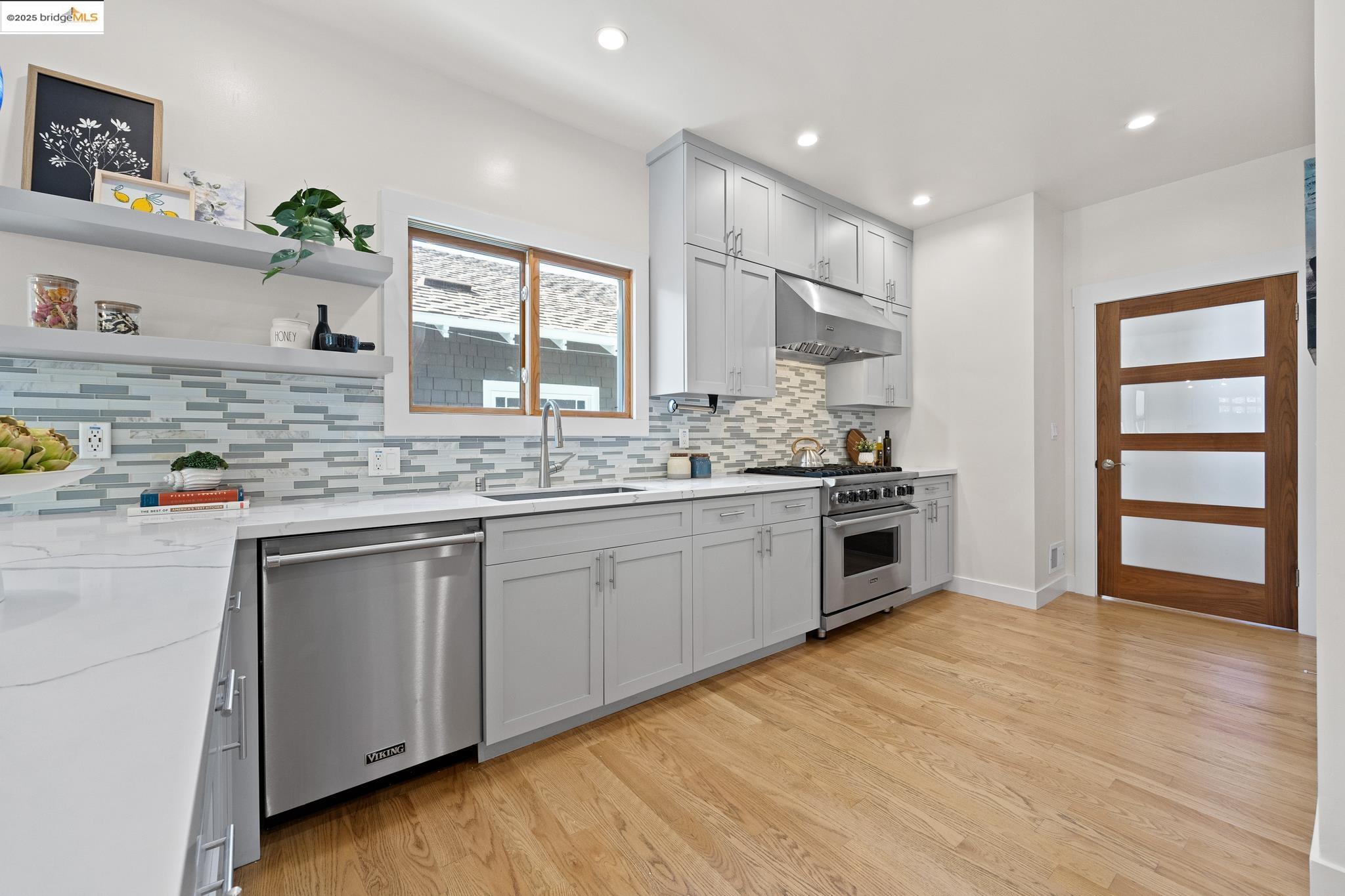 Detail Gallery Image 15 of 59 For 1026 Ventura Ave, Albany,  CA 94706 - 5 Beds | 4 Baths