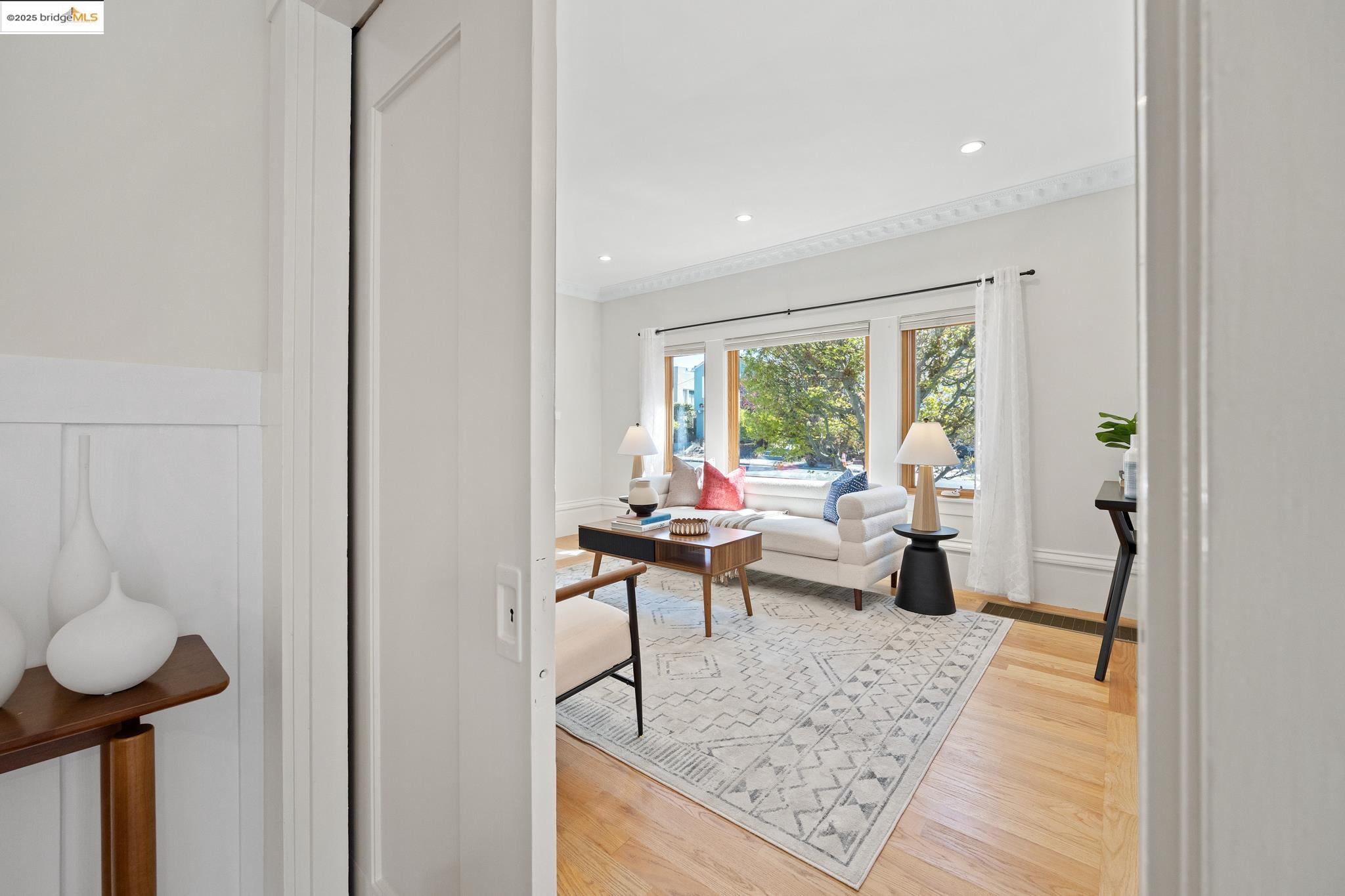 Detail Gallery Image 19 of 59 For 1026 Ventura Ave, Albany,  CA 94706 - 5 Beds | 4 Baths